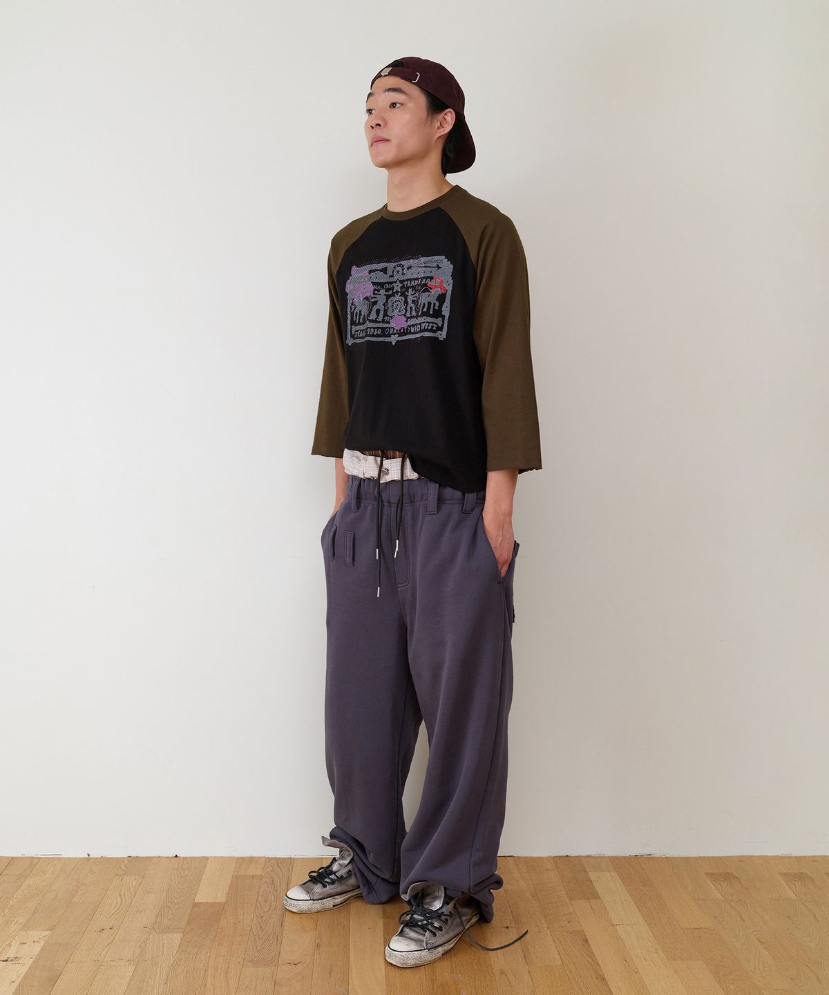 더바이닐하우스(THEVINYLHOUSE) COWBOY PICTOGRAM RAGLAN LS TEE KHAKI