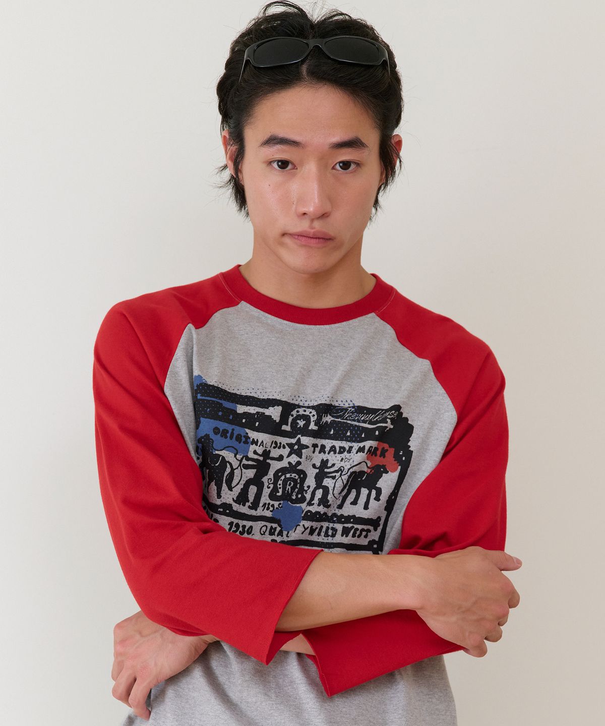 더바이닐하우스(THEVINYLHOUSE) COWBOY PICTOGRAM RAGLAN LS TEE RED