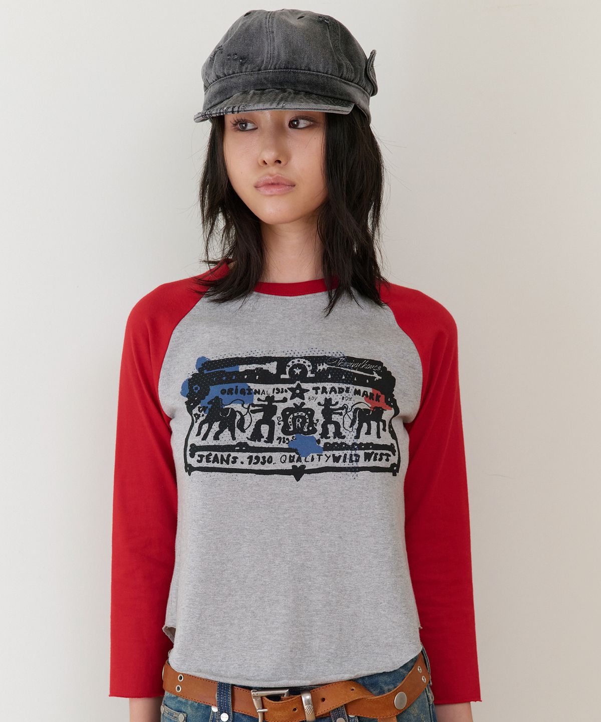 더바이닐하우스(THEVINYLHOUSE) COWBOY PICTOGRAM RAGLAN LS TEE RED