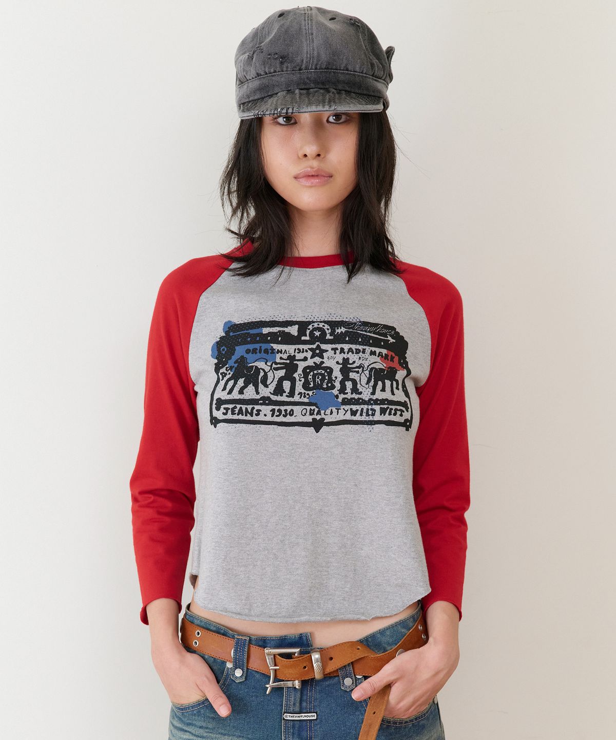 더바이닐하우스(THEVINYLHOUSE) COWBOY PICTOGRAM RAGLAN LS TEE RED