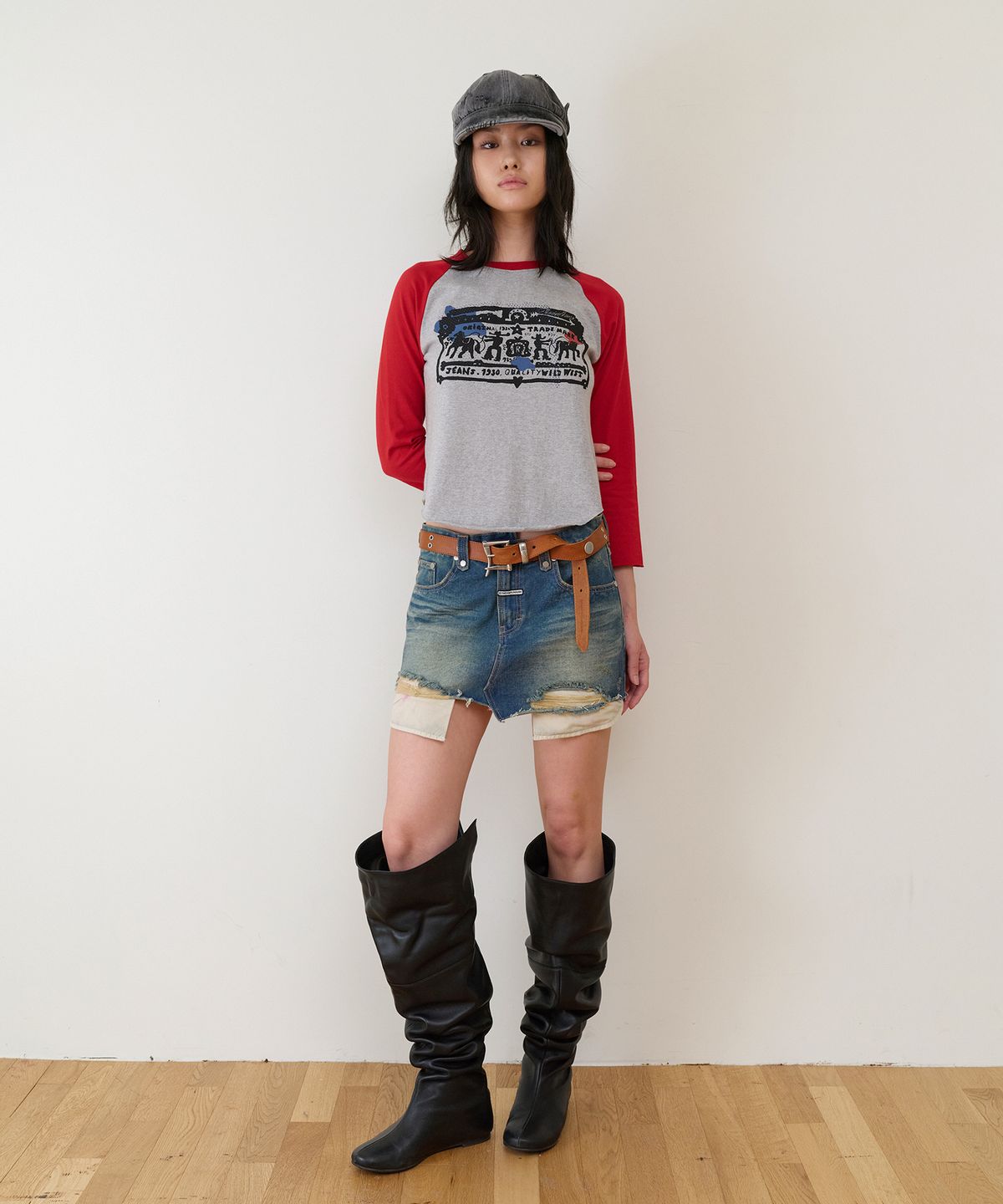 더바이닐하우스(THEVINYLHOUSE) COWBOY PICTOGRAM RAGLAN LS TEE RED