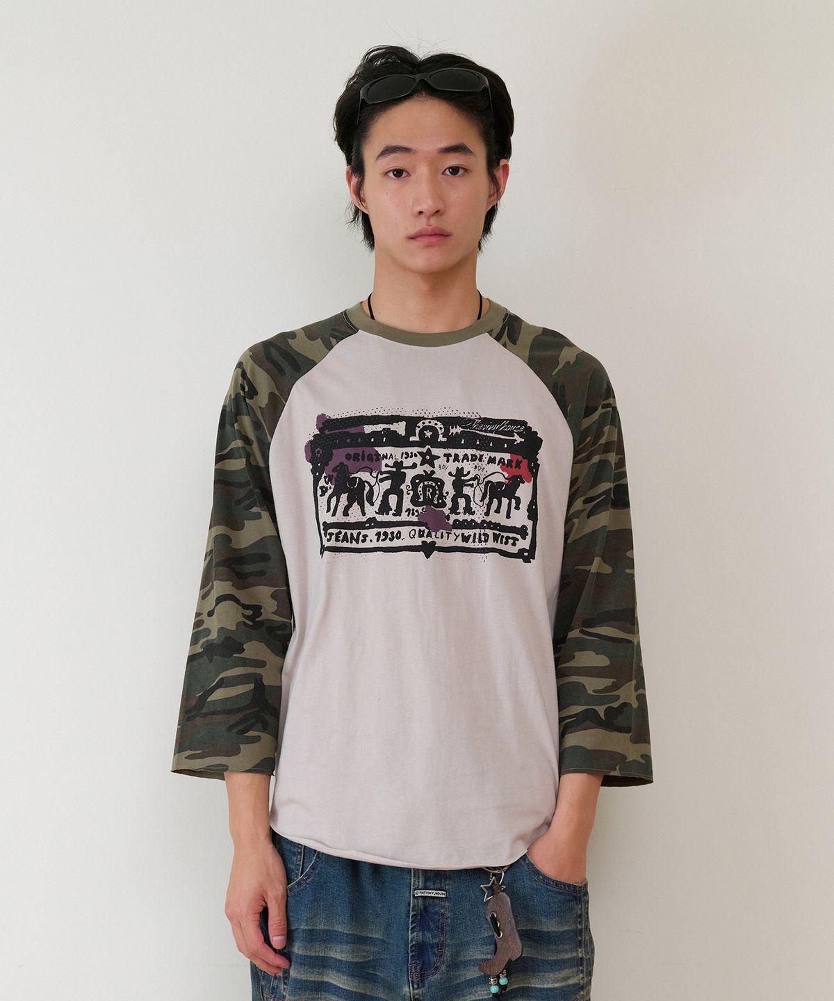더바이닐하우스(THEVINYLHOUSE) COWBOY PICTOGRAM RAGLAN LS TEE CAMO