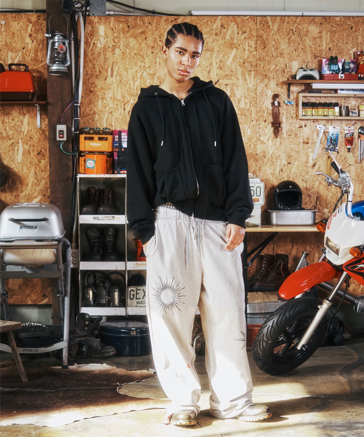 더바이닐하우스(THEVINYLHOUSE) STITCH HOODIE ZIP-UP BLACK