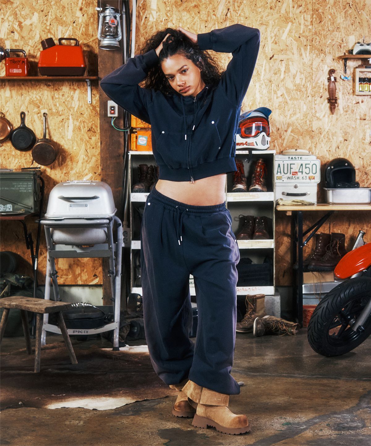 더바이닐하우스(THEVINYLHOUSE) DYED CROP HOODIE ZIP-UP(W) NAVY