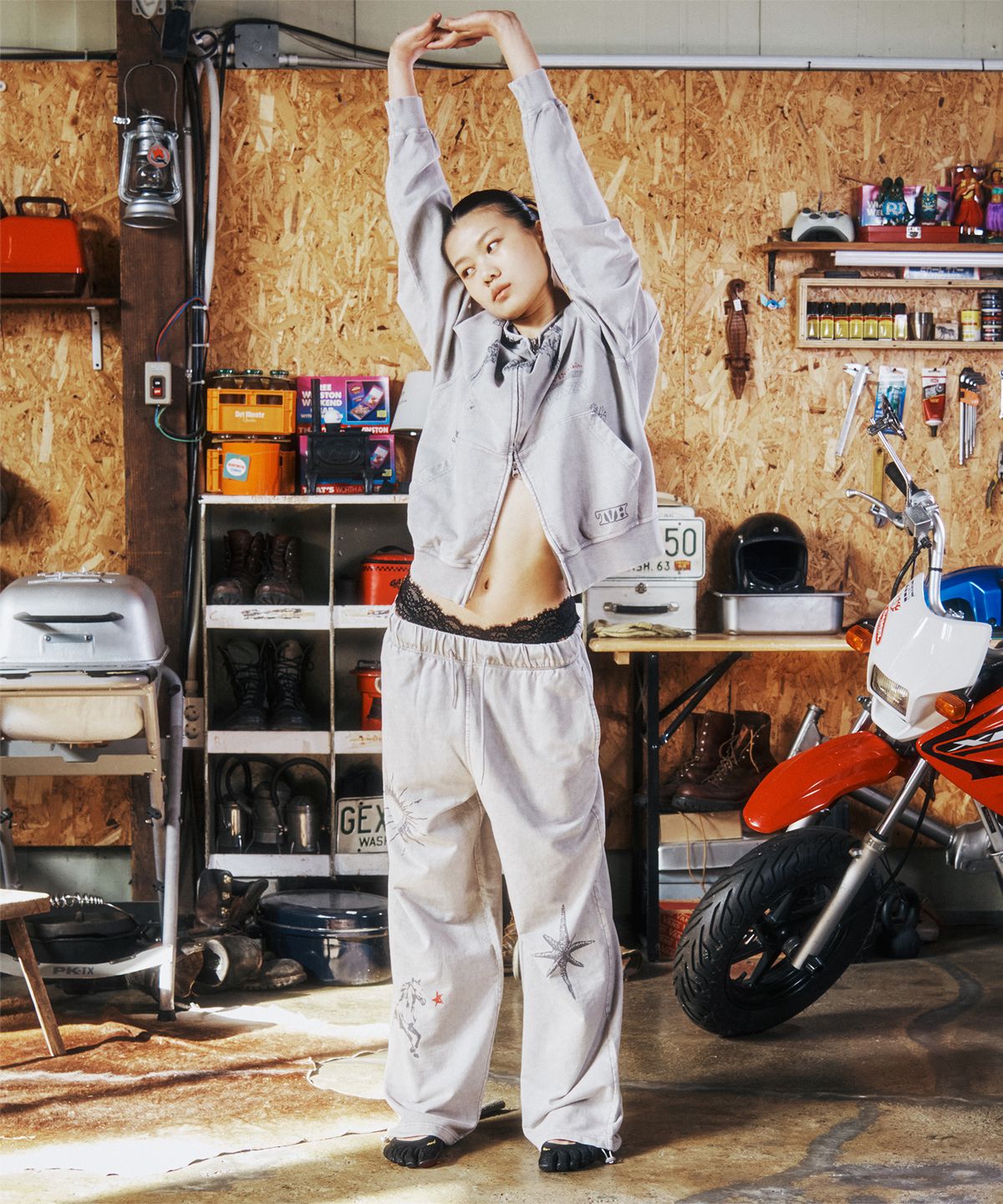 더바이닐하우스(THEVINYLHOUSE) RODEO WASHED SWEAT PANTS GREY