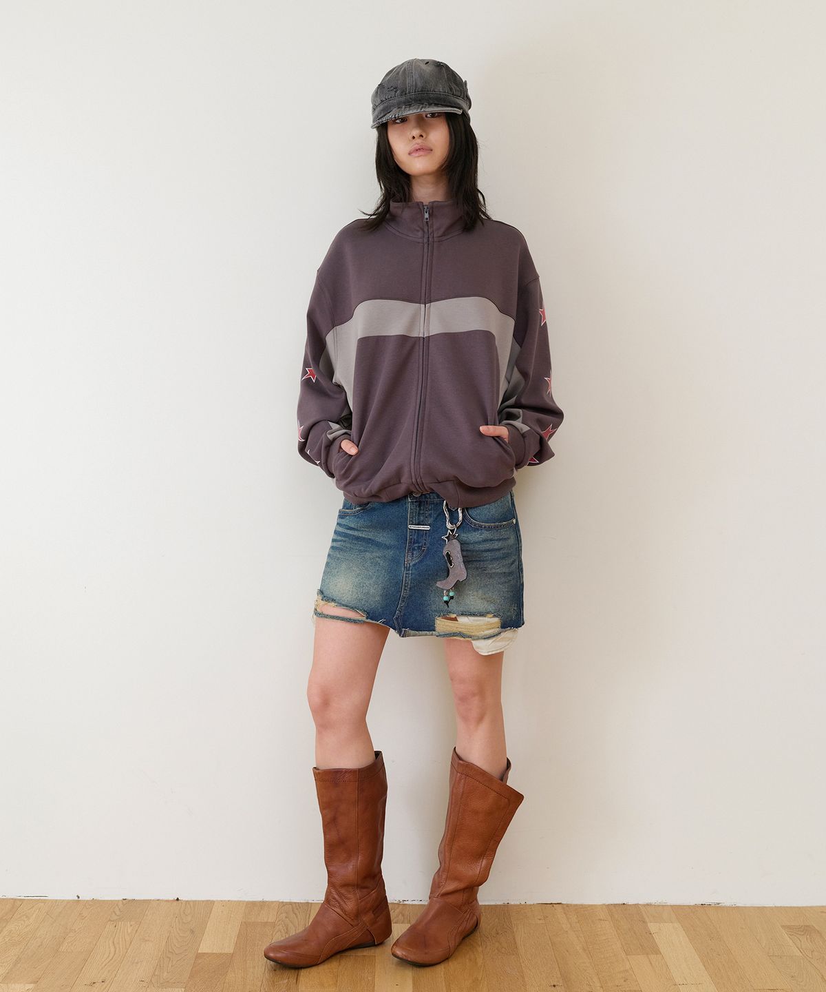 더바이닐하우스(THEVINYLHOUSE) STAR TRACK ZIP-UP CHARCOAL