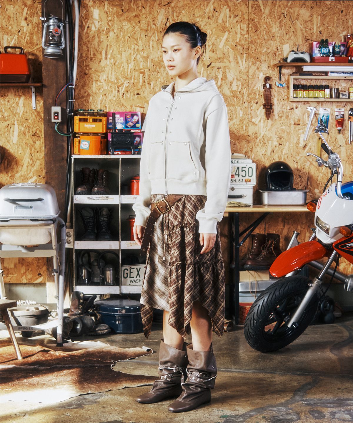 더바이닐하우스(THEVINYLHOUSE) STUDDED FULL ZIP-UP HOODIE (W) BEIGE