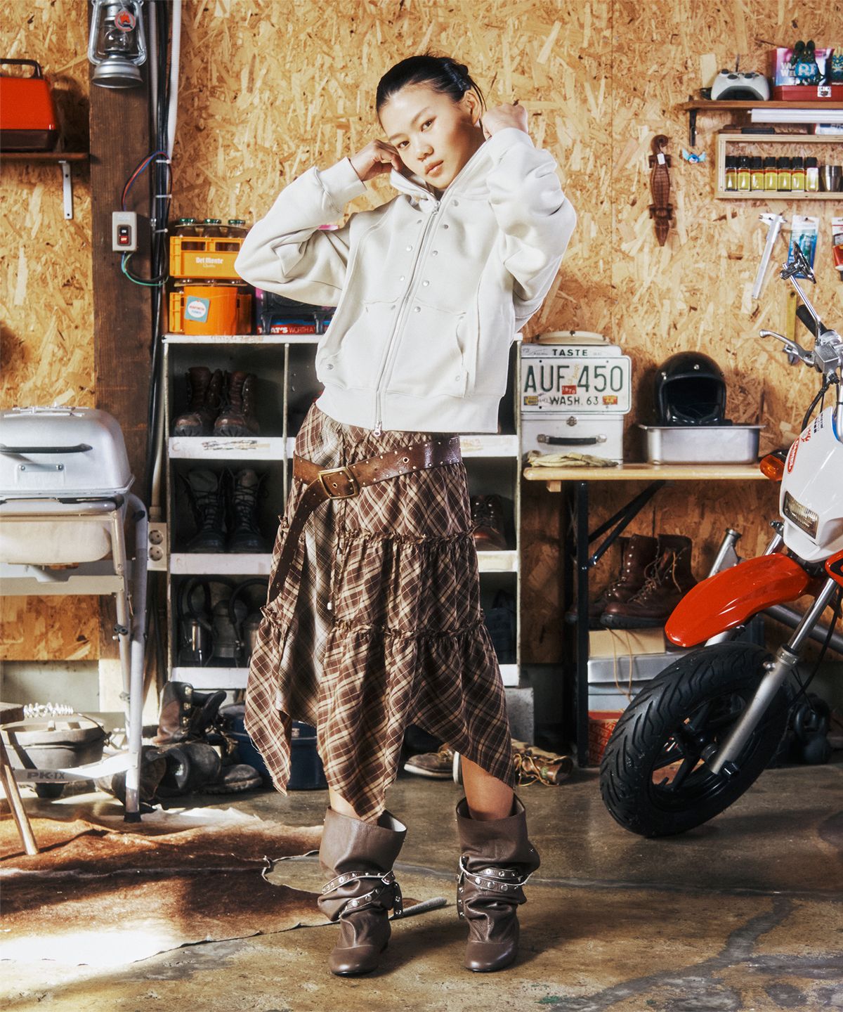 더바이닐하우스(THEVINYLHOUSE) STUDDED FULL ZIP-UP HOODIE (W) BEIGE