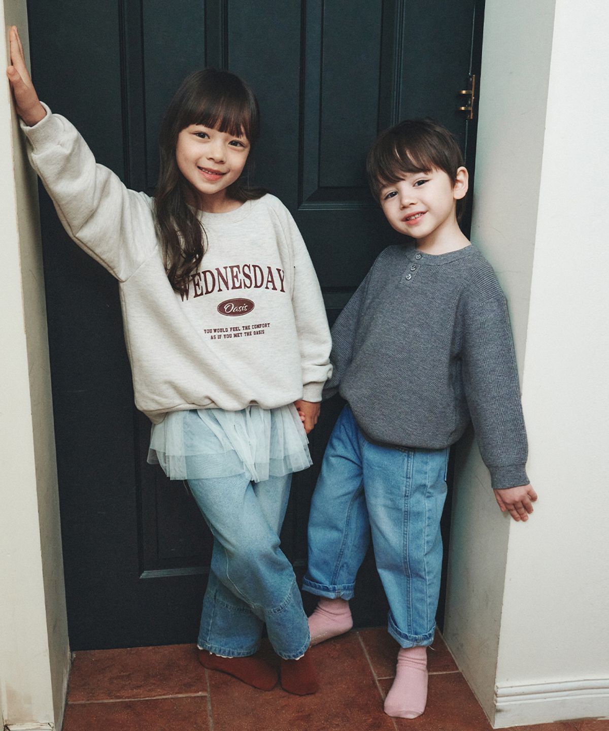웬즈데이오아시스 키즈(WEDNESDAYOASIS KIDS) [Kids]시그니처 레글런 맨투맨_OATMEAL(W26TP19)