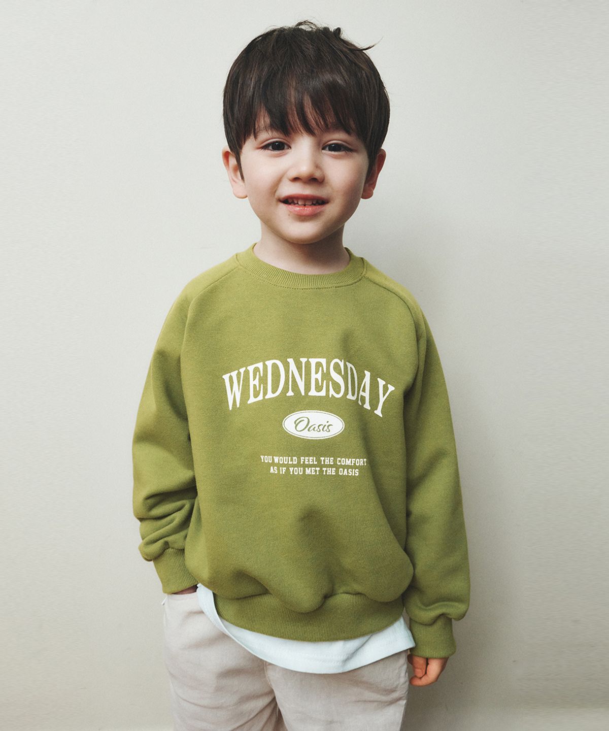 웬즈데이오아시스 키즈(WEDNESDAYOASIS KIDS) [Kids]시그니처 레글런 맨투맨_OLIVE(W26TP19)