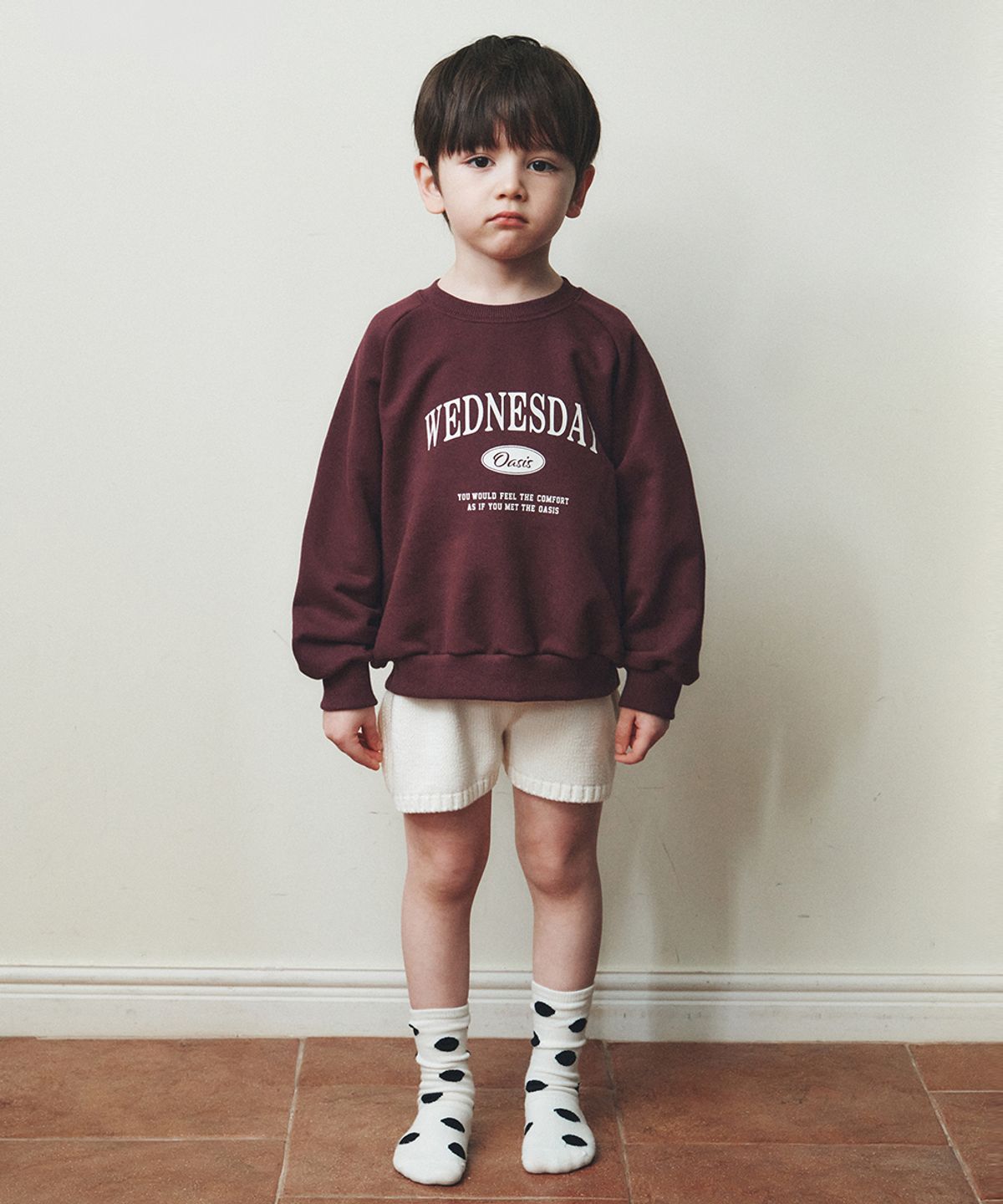 웬즈데이오아시스 키즈(WEDNESDAYOASIS KIDS) [Kids]시그니처 레글런 맨투맨_WINE(W26TP19)
