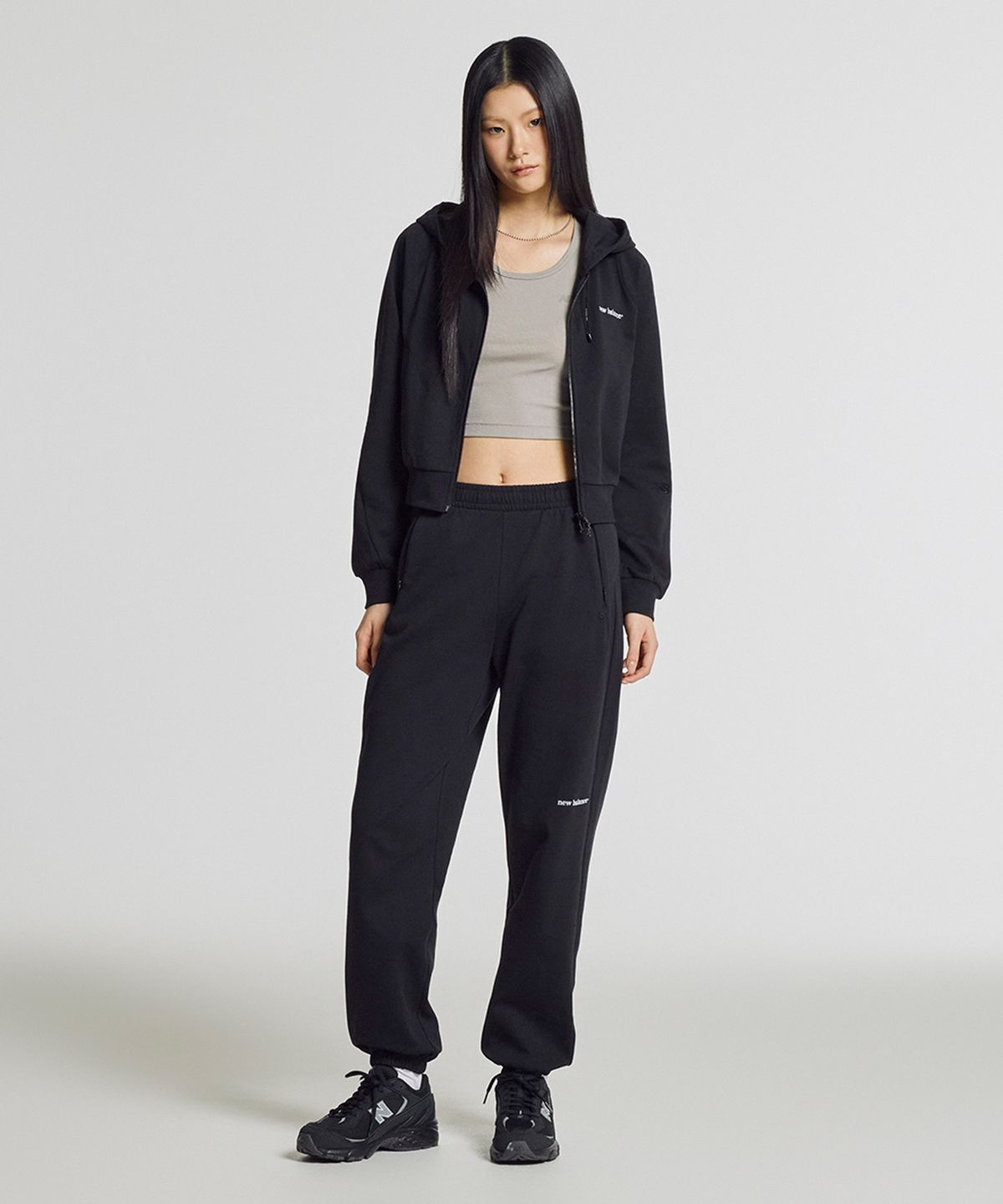 뉴발란스(NEW BALANCE) NBMLG2W412 / WOMEN 썸머 경량 이중직 조거팬츠 (BLACK)