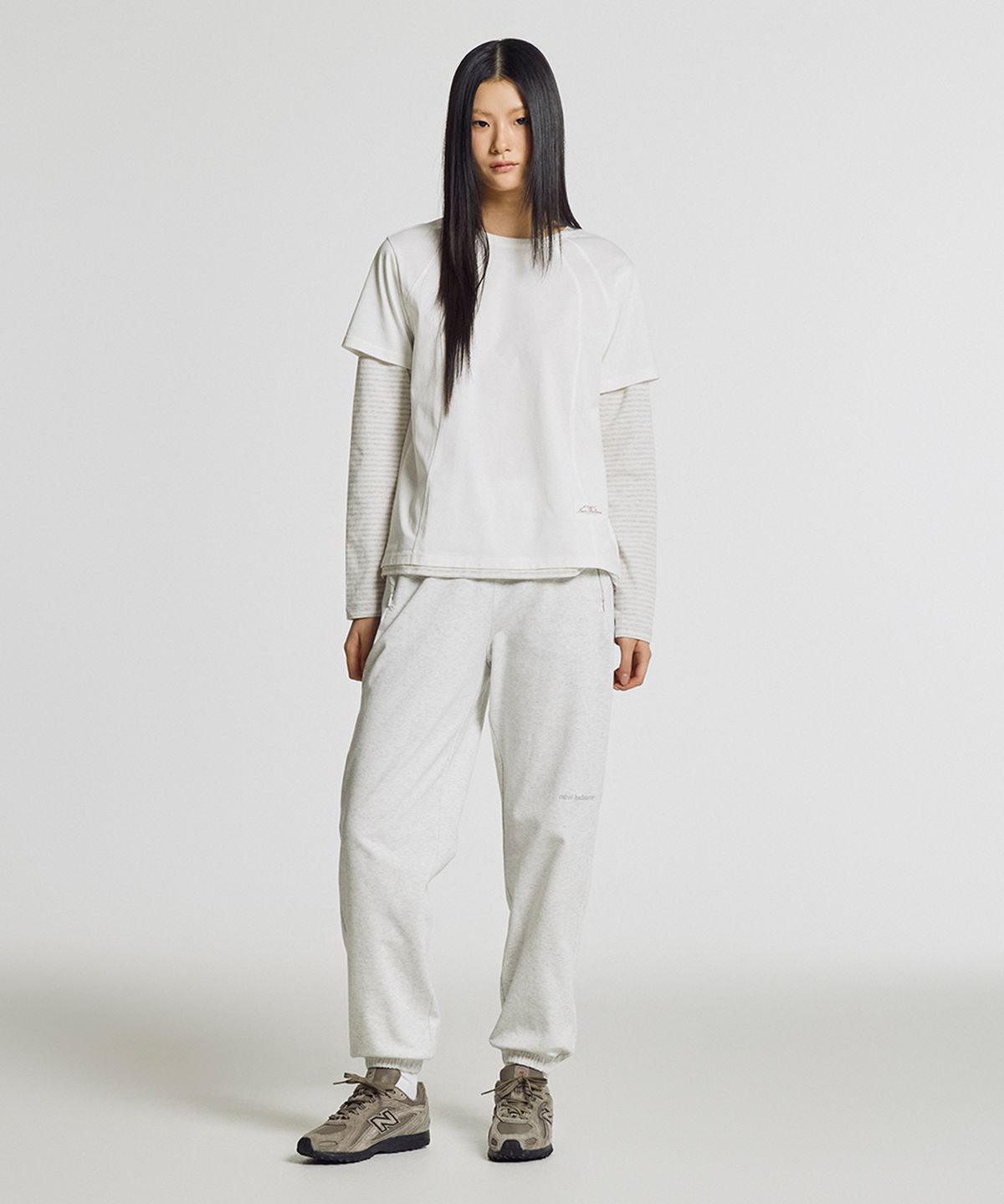 뉴발란스(NEW BALANCE) NBMLG2W412 / WOMEN 썸머 경량 이중직 조거팬츠 (LIGHT GRAY)