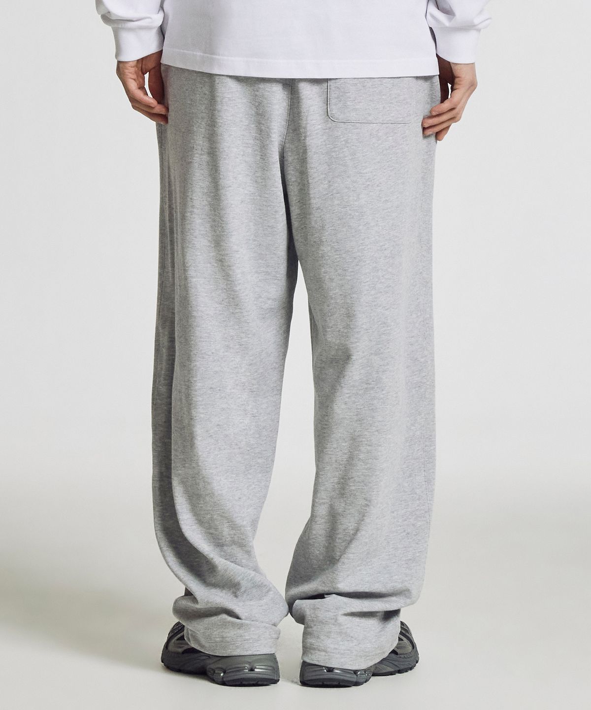 뉴발란스(NEW BALANCE) NBMLG21413/ UNI 에센셜 썸머 경량 와이드 팬츠 (GRAY)