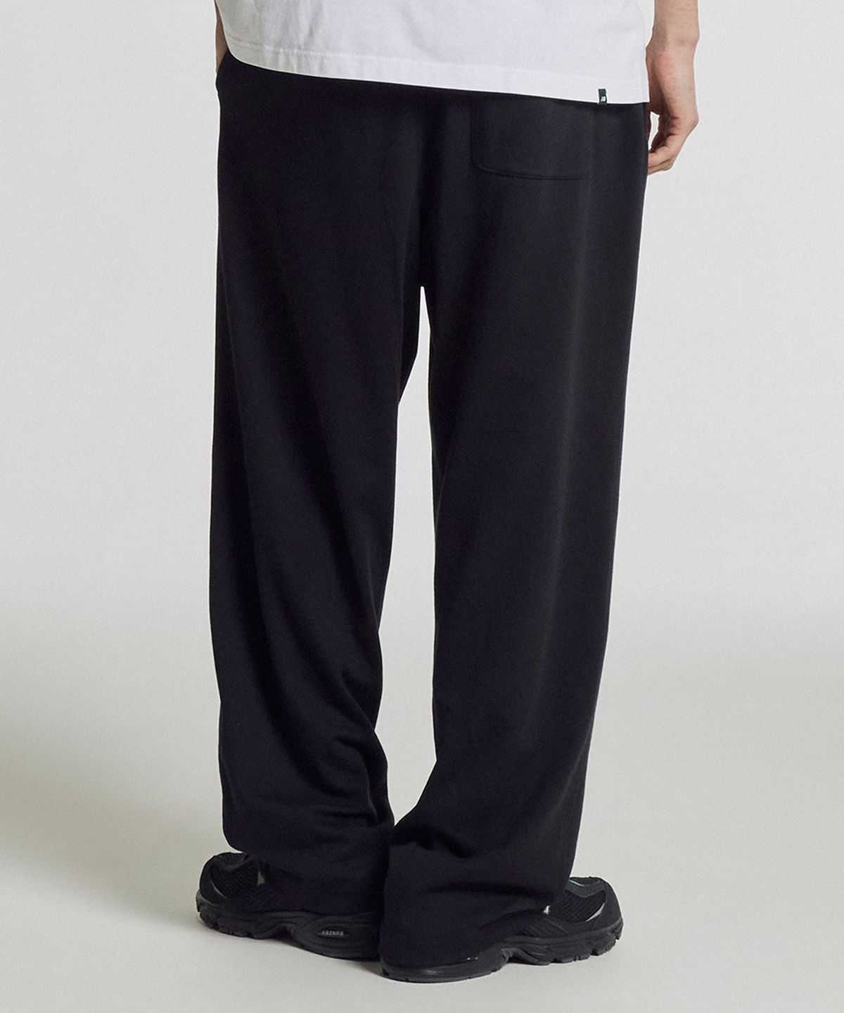 뉴발란스(NEW BALANCE) NBMLG21413/ UNI 에센셜 썸머 경량 와이드 팬츠 (BLACK)