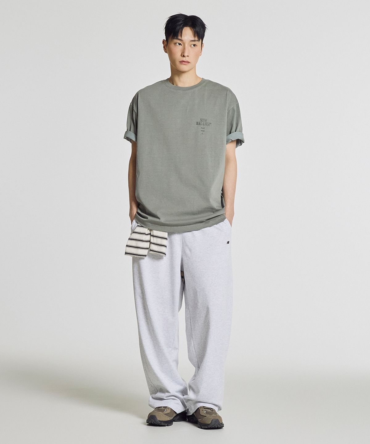 뉴발란스(NEW BALANCE) NBMLG21413/ UNI 에센셜 썸머 경량 와이드 팬츠 (LIGHT GRAY)