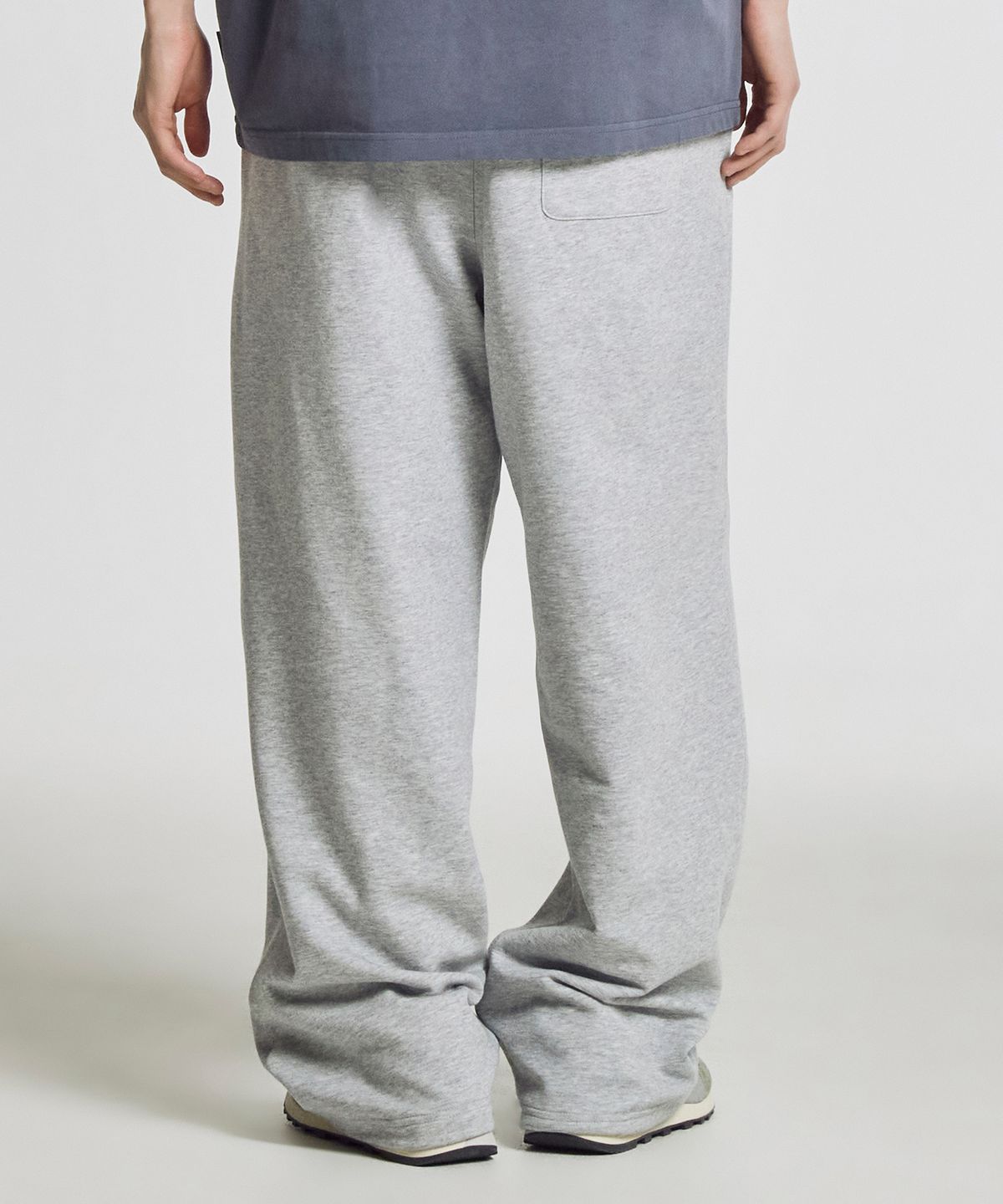 뉴발란스(NEW BALANCE) NBMLG21433 / UNI 에센셜 썸머 경량 원턱 와이드 팬츠 (GRAY)