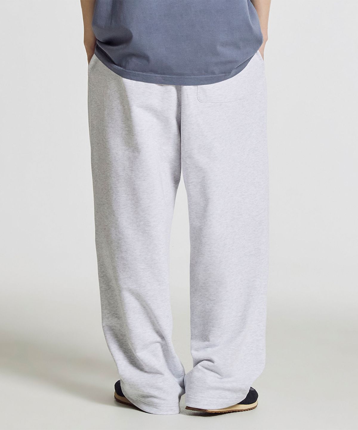 뉴발란스(NEW BALANCE) NBMLG21433 / UNI 에센셜 썸머 경량 원턱 와이드 팬츠 (LIGHT GRAY)