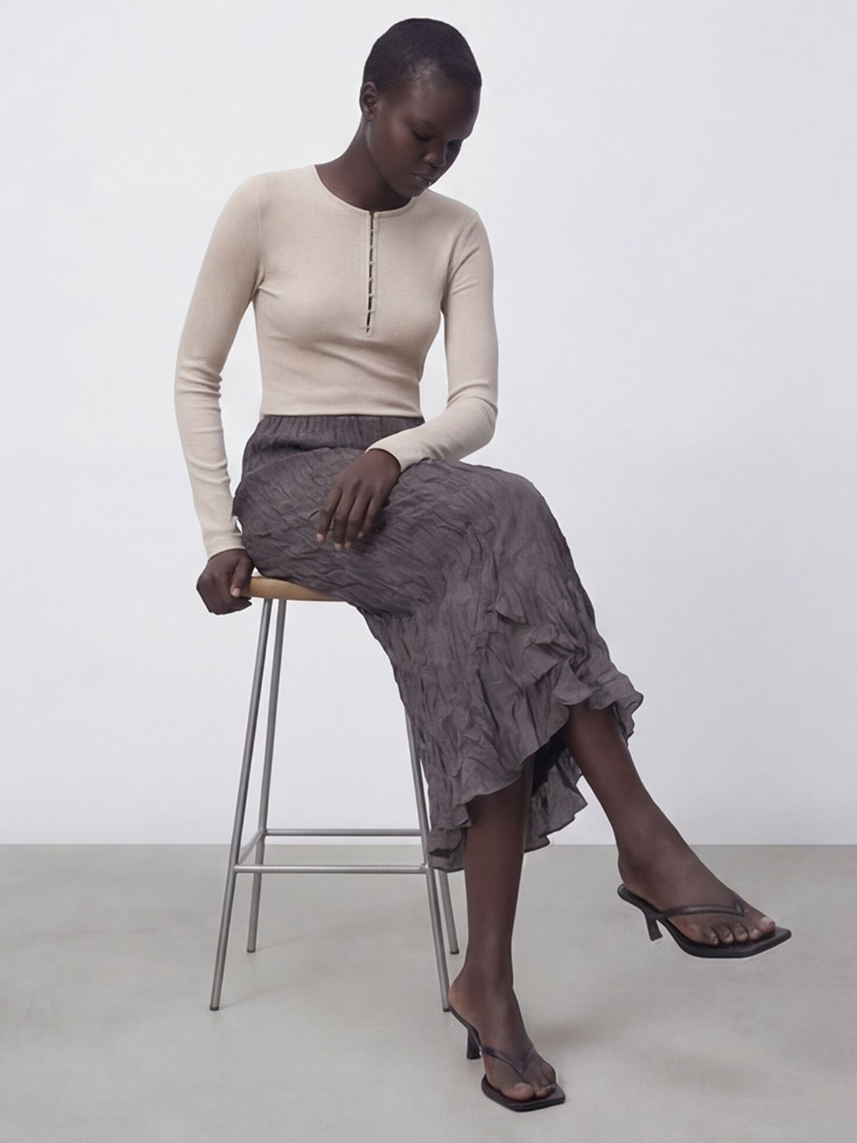 아쿠드(ACUD) Satin Wrinkle Skirt _Charcoal