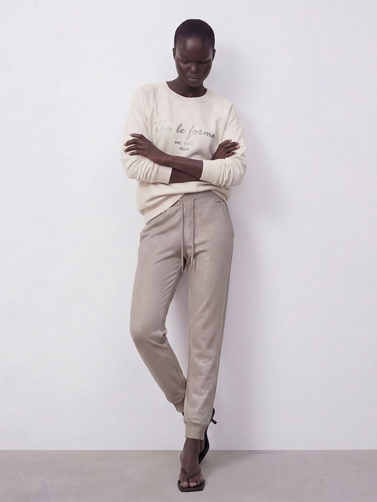 아쿠드(ACUD) Forme Sweatshirt _Ivory