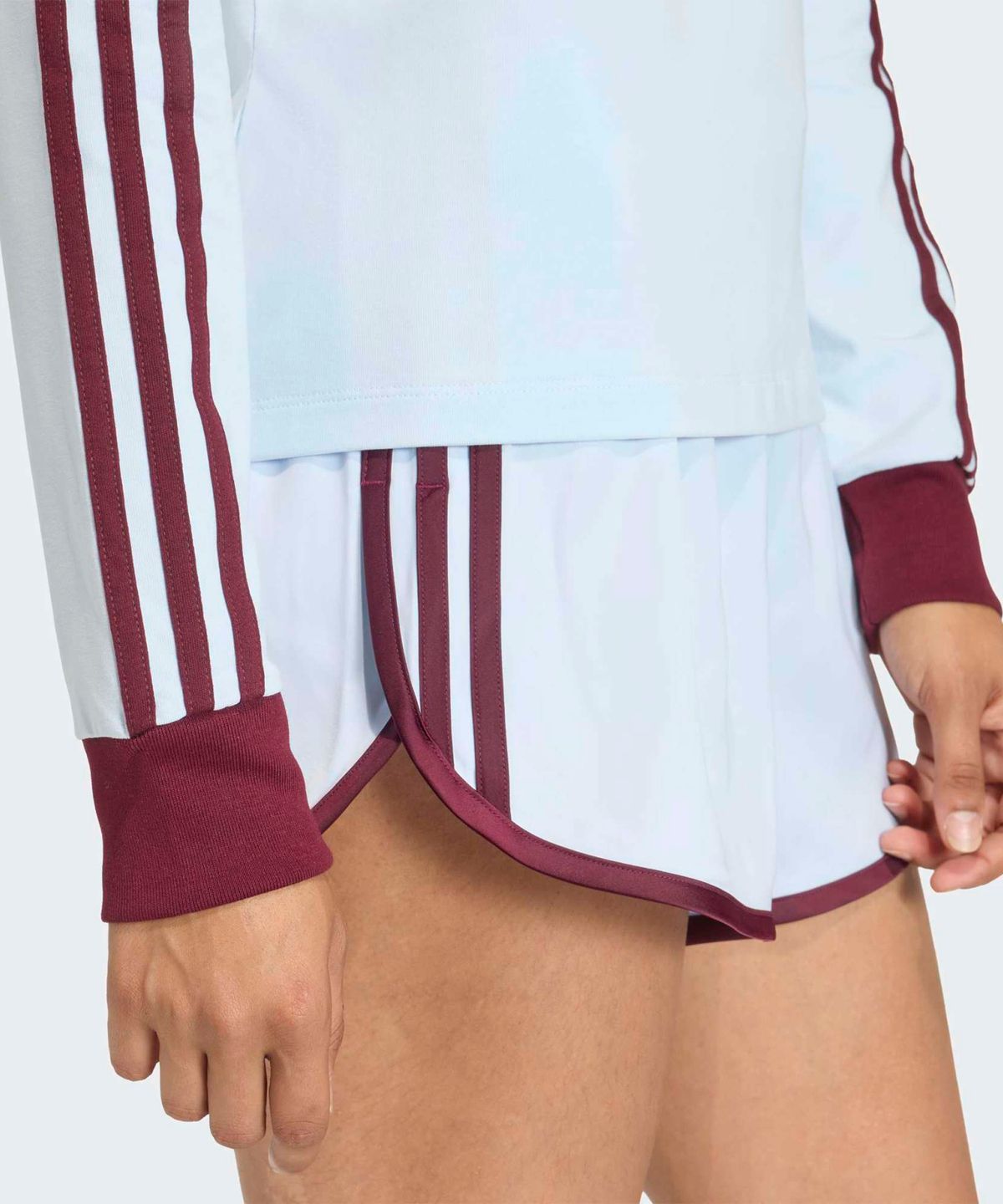 아디다스(ADIDAS) 3-스트라이프 롱 슬리브 슬림 핏 티셔츠 - 크리스탈스카이:마룬 / KD3689