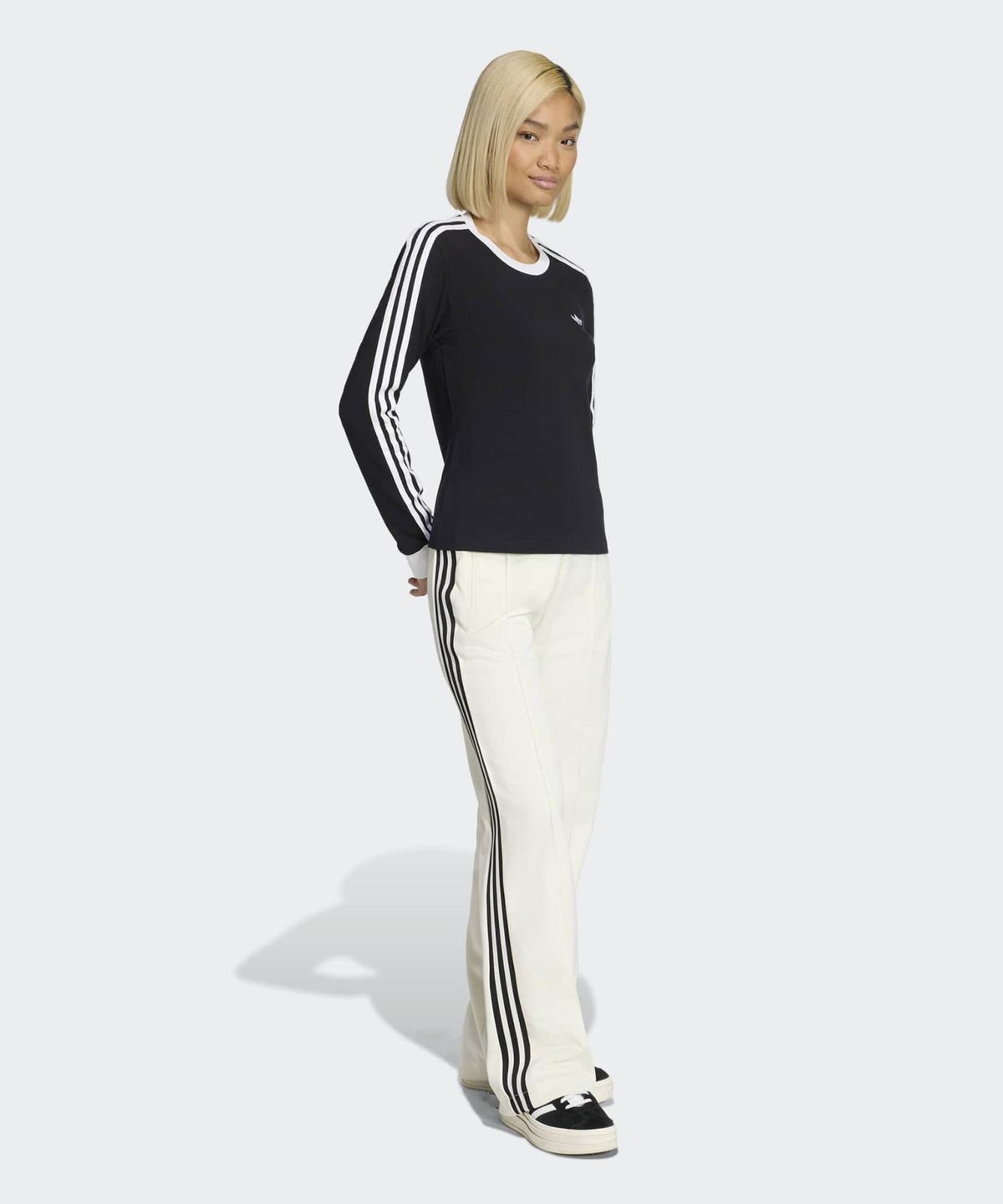 아디다스(ADIDAS) 3-스트라이프 롱 슬리브 슬림 핏 티셔츠 - 블랙:화이트 / KD7964