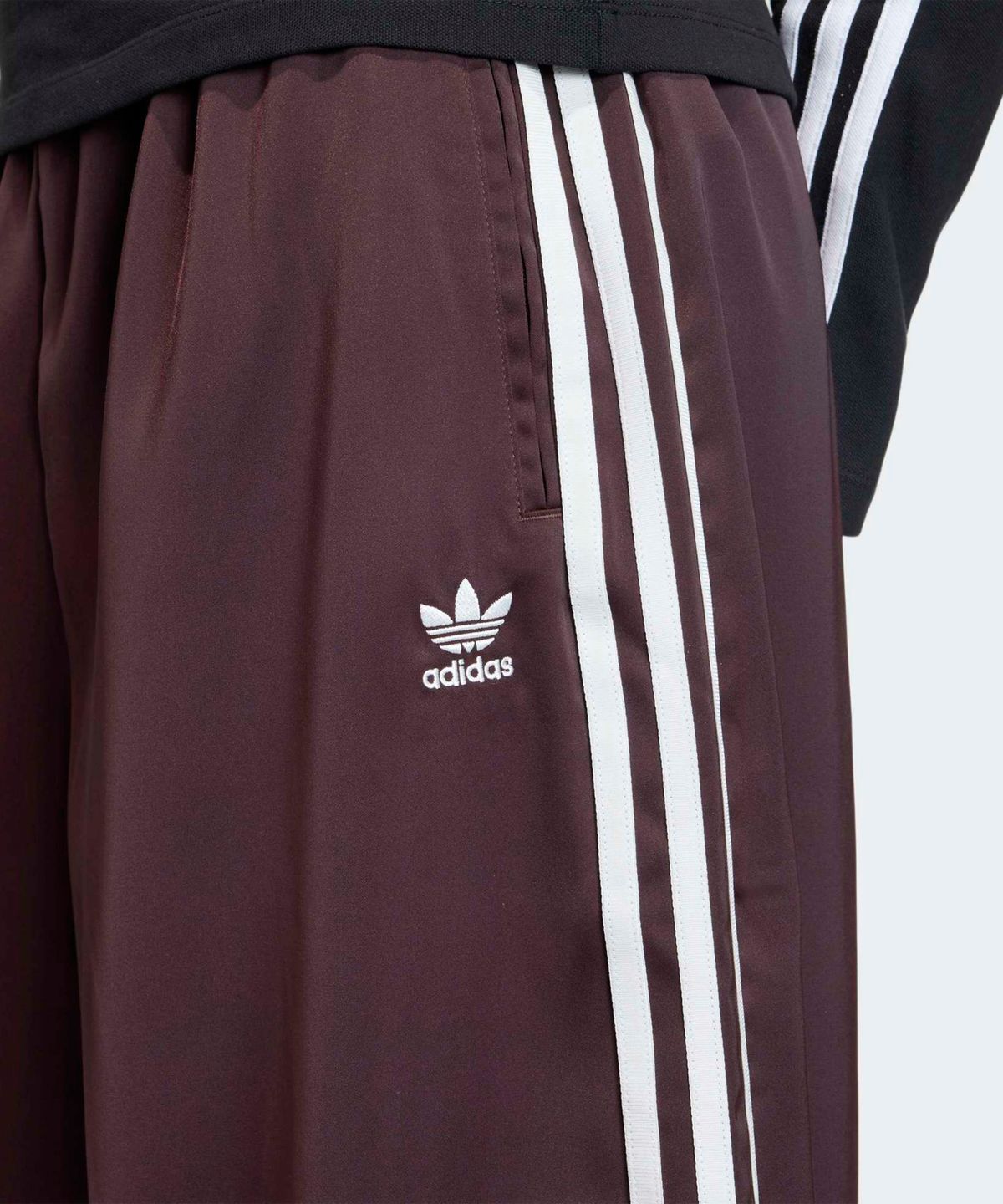 아디다스(ADIDAS) 새틴 와이드 레그 트랙 팬츠 - 쉐도우브라운:화이트 / KQ6545