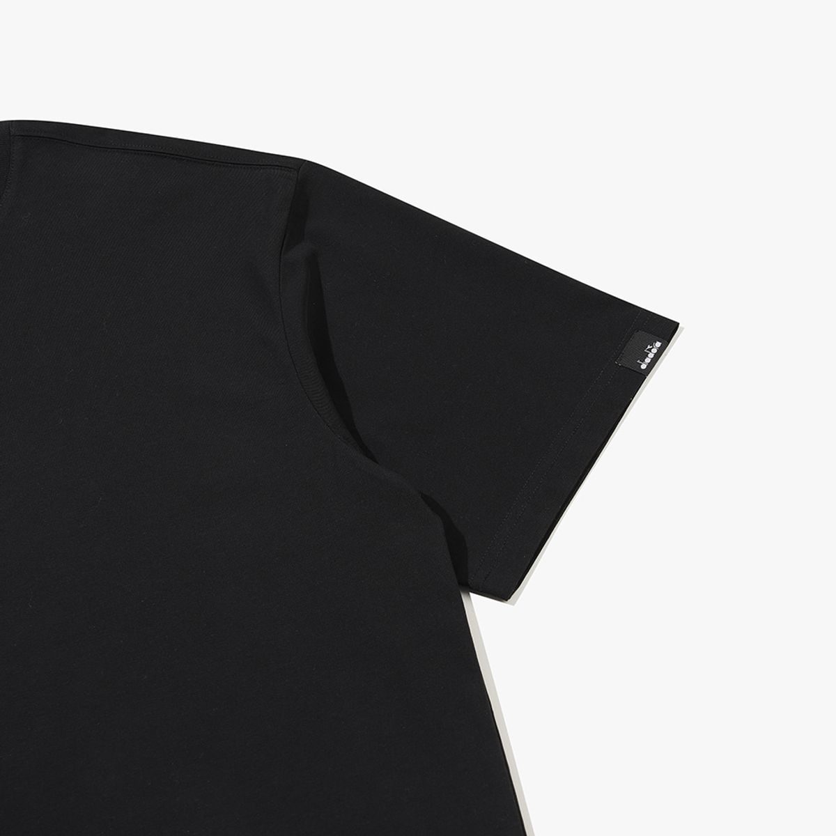 디아도라(diadora) 리피트 반팔 티셔츠 BLACK
