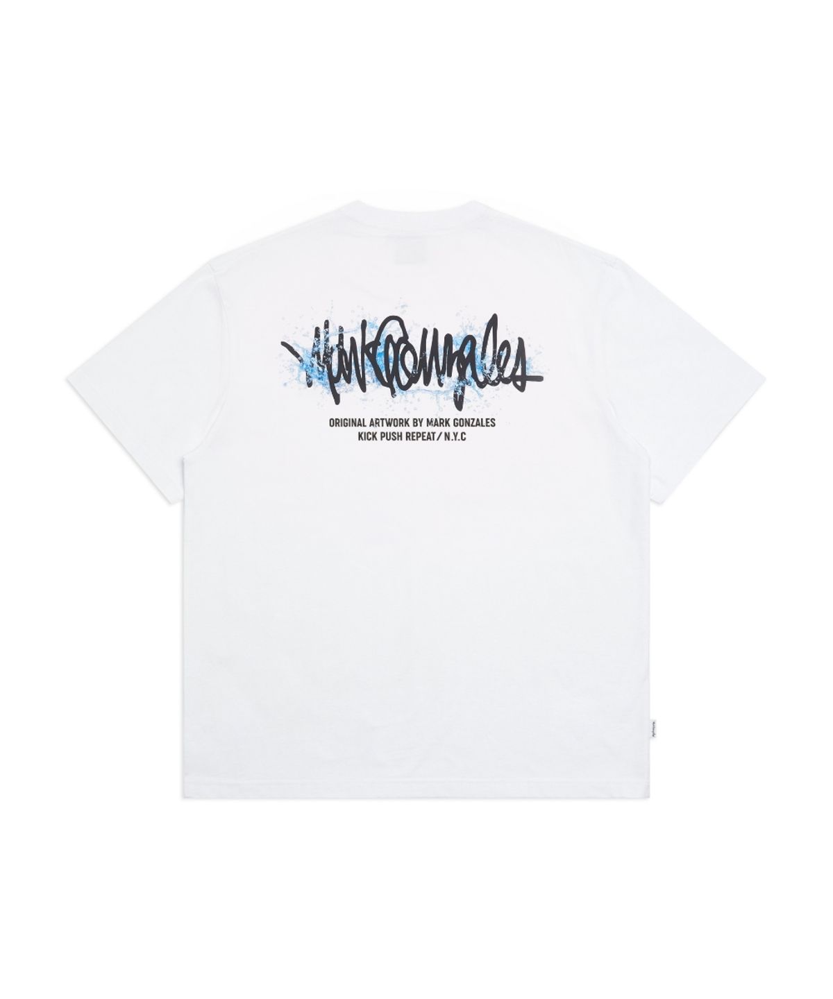 마크곤잘레스(MARK GONZALES) 워터 넥스트 사인 로고 반팔 티셔츠 - WHITE