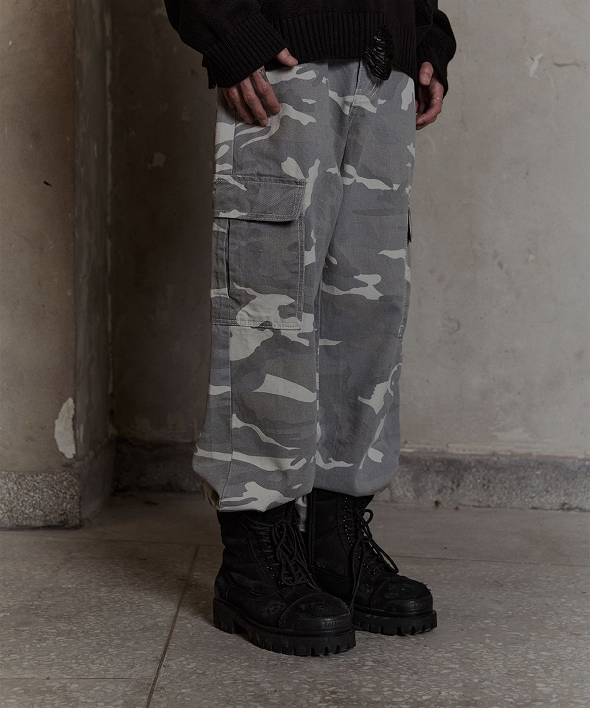 덤(THUMB) Camo wide cargo pants white
