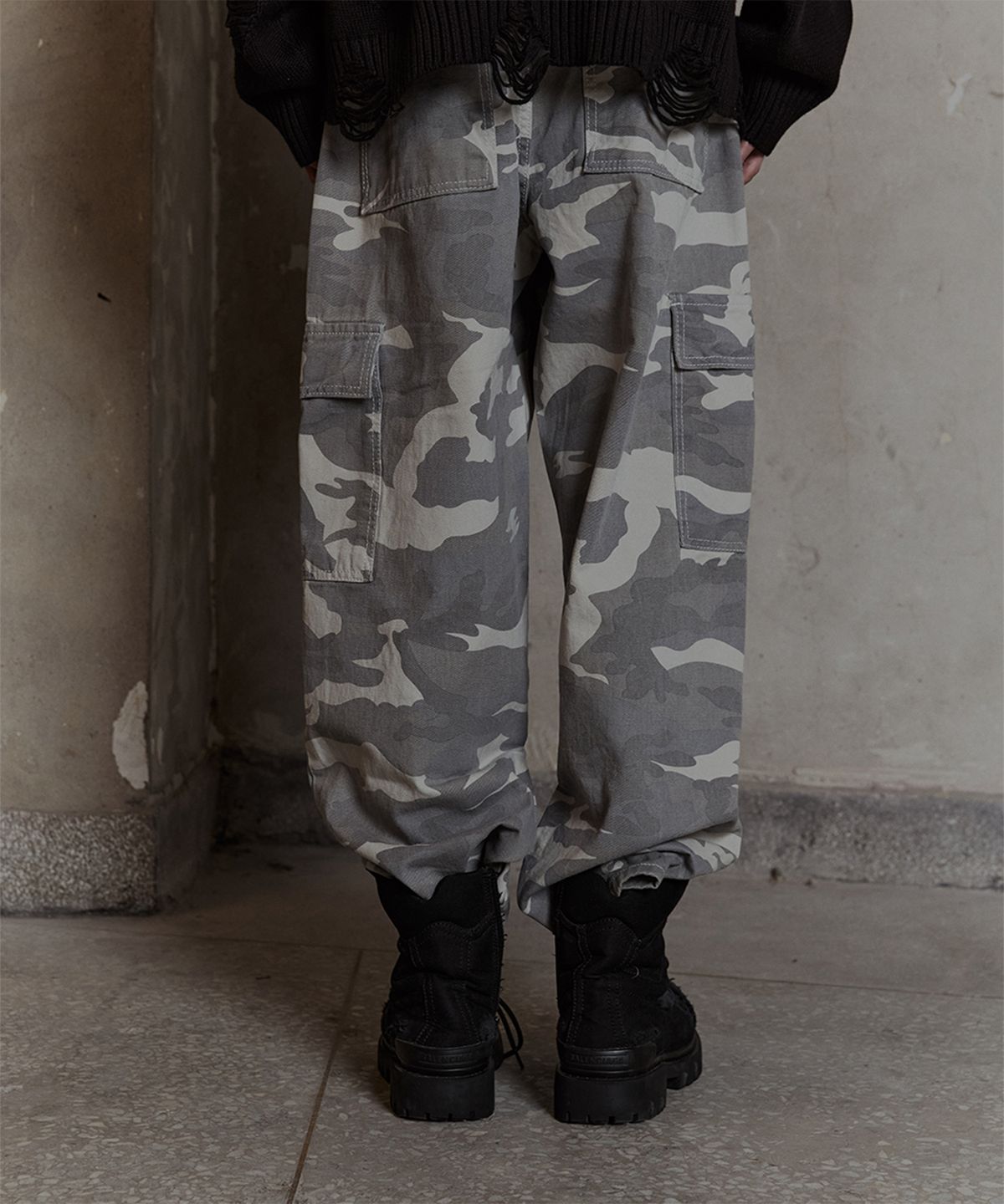 덤(THUMB) Camo wide cargo pants white