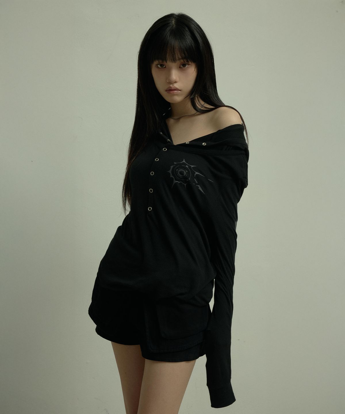 랜 아카이브(LANARCHIVE) [0111] 스냅 레이어드 후드 롱슬리브 - 블랙