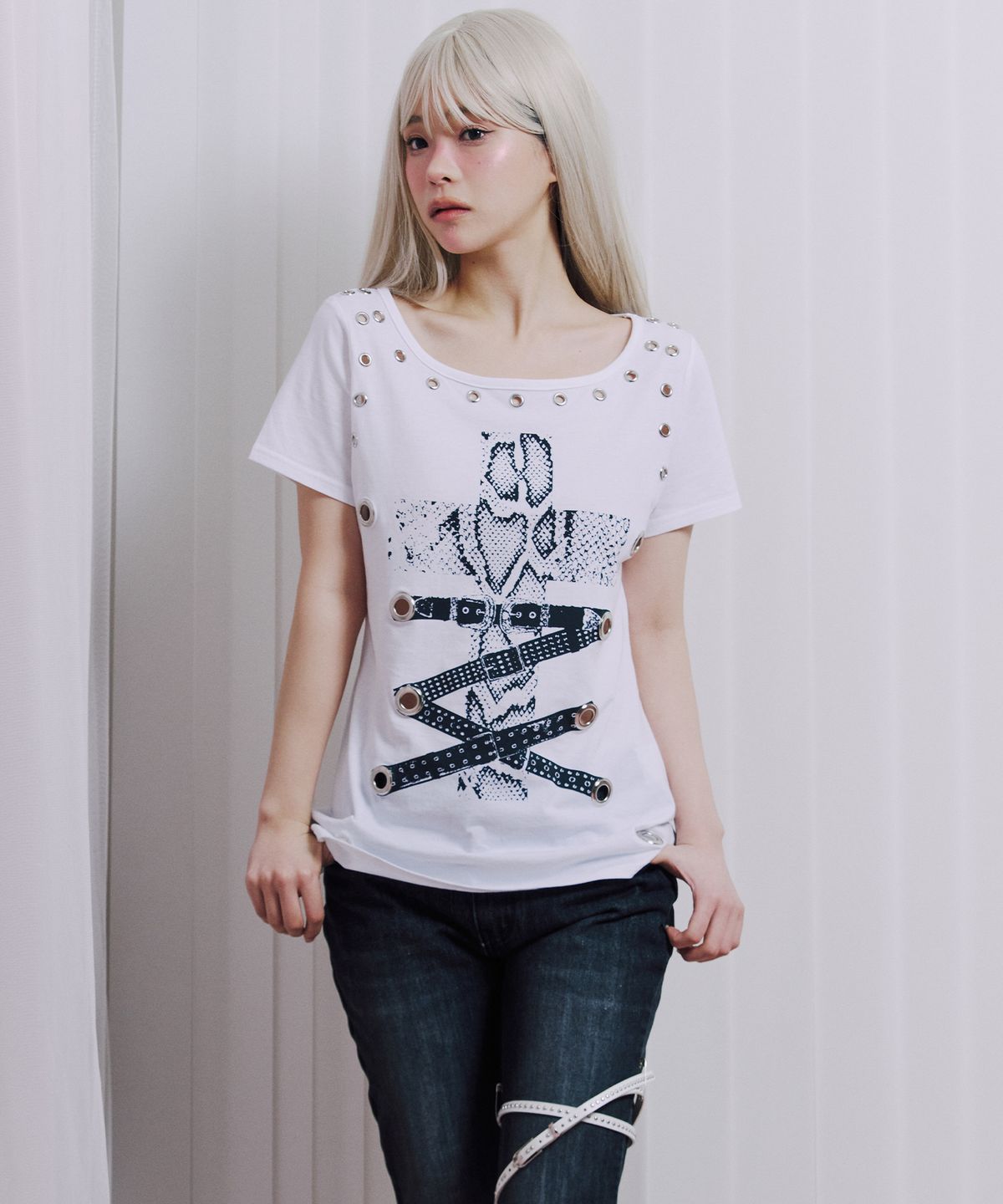 일리오(ILLIO) White Eyelet t-shirts