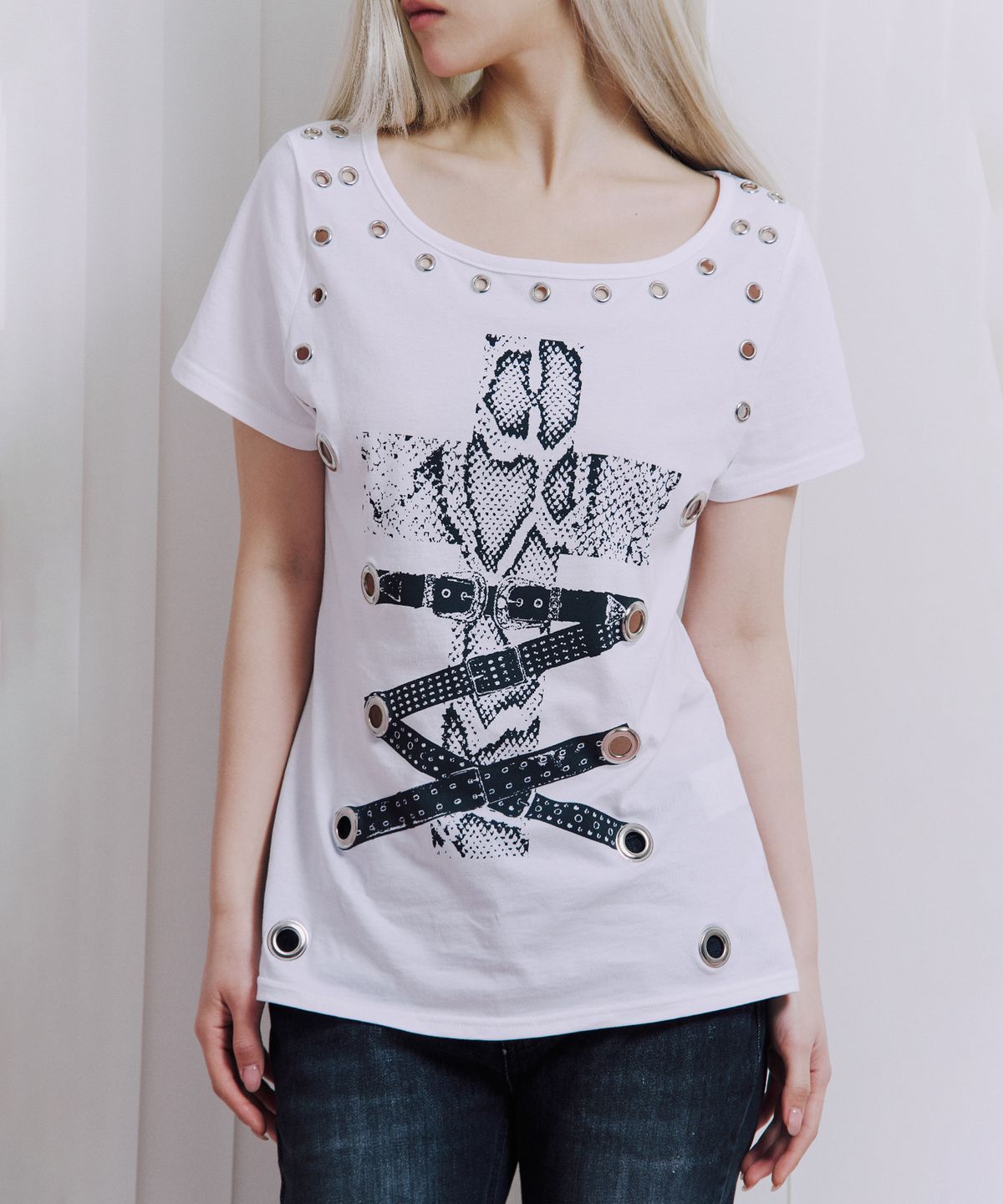일리오(ILLIO) White Eyelet t-shirts