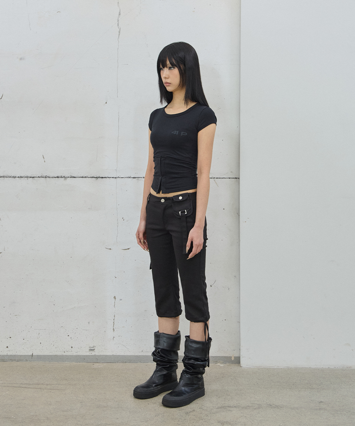 사일프레이(41PRAY) Hooked Cutout Short Sleeve Top / Black