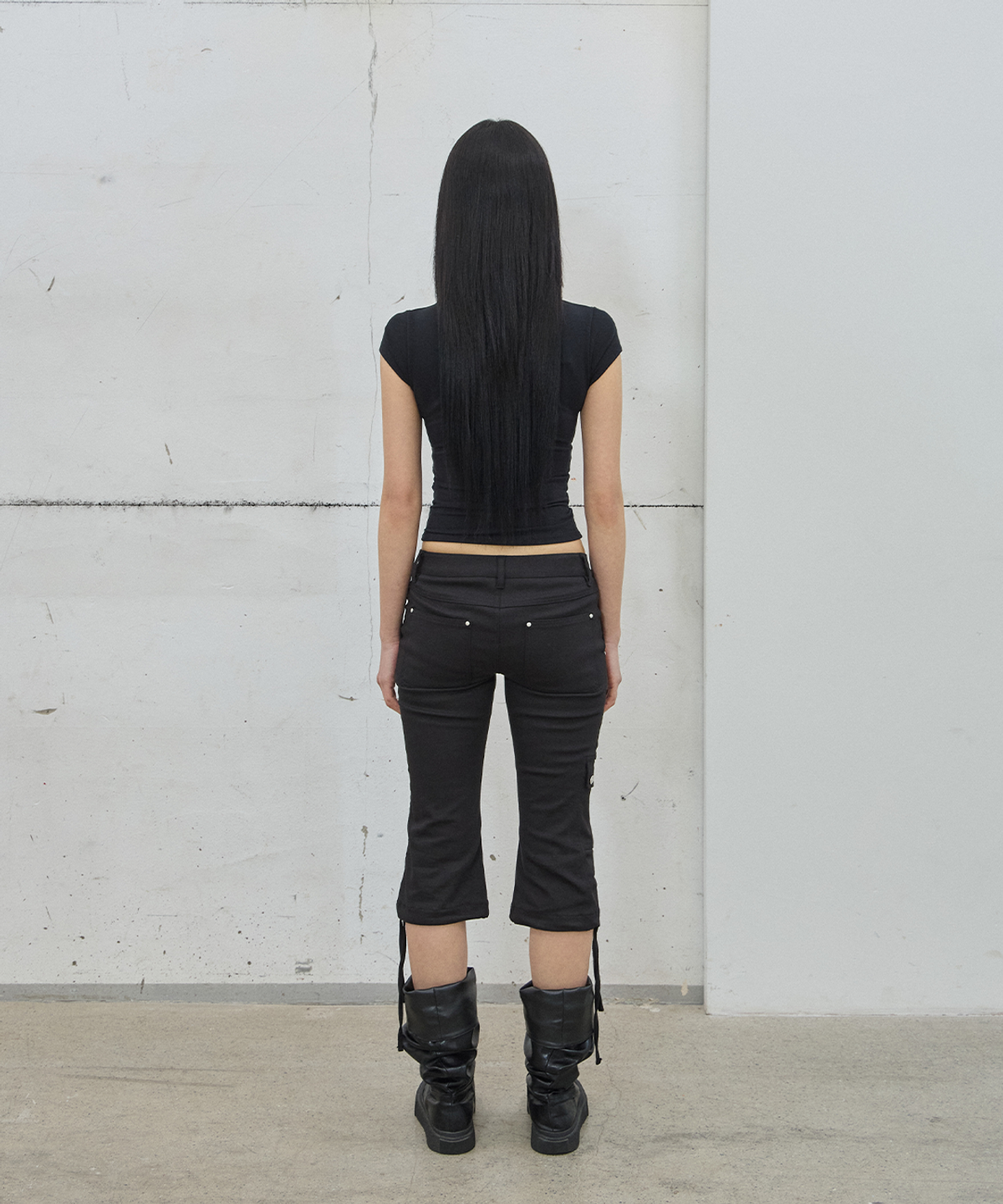 사일프레이(41PRAY) Hooked Cutout Short Sleeve Top / Black