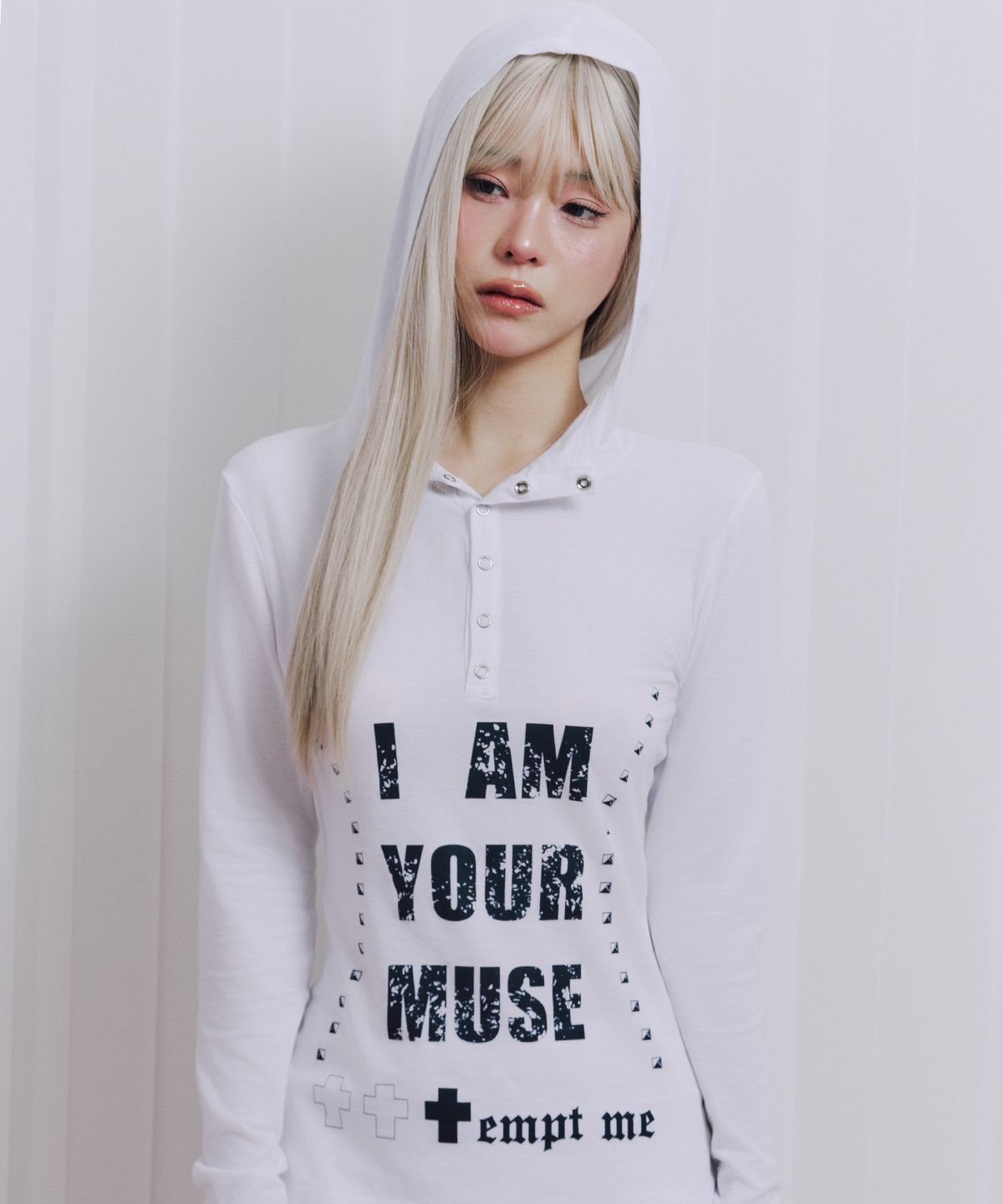 일리오(ILLIO) White Hoodie graphic long sleeve