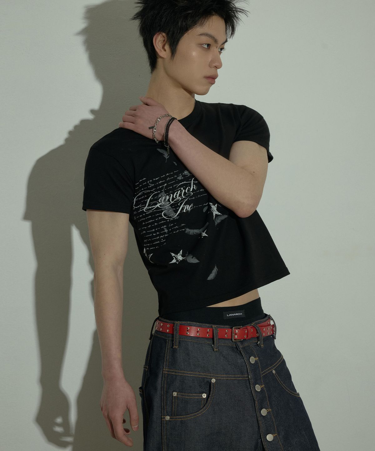 랜 아카이브(LANARCHIVE) [0096] 스타 페더 그래픽 슬림 티셔츠 - 블랙