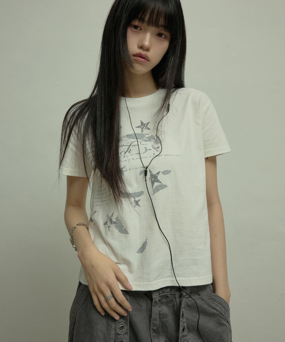 랜 아카이브(LANARCHIVE) [0096] 스타 페더 그래픽 슬림 티셔츠 - 아이보리