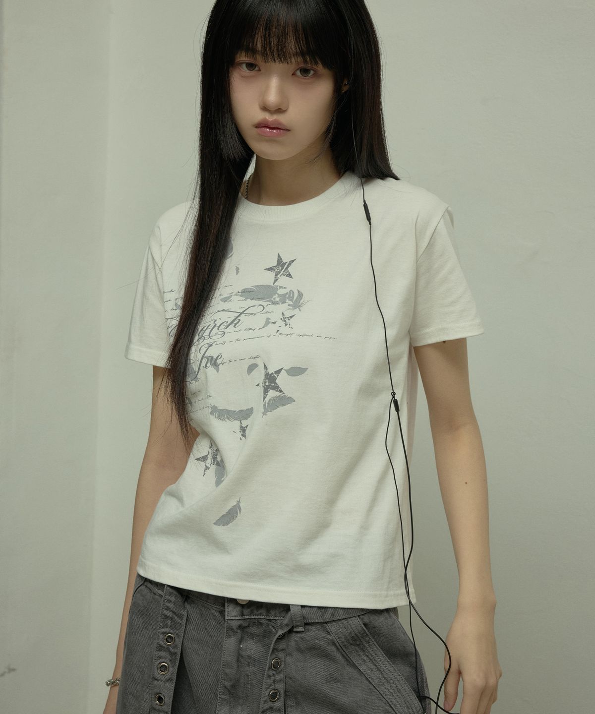 랜 아카이브(LANARCHIVE) [0096] 스타 페더 그래픽 슬림 티셔츠 - 아이보리
