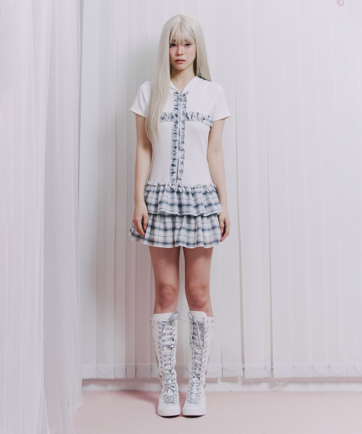 일리오(ILLIO) White ruffle cross dress