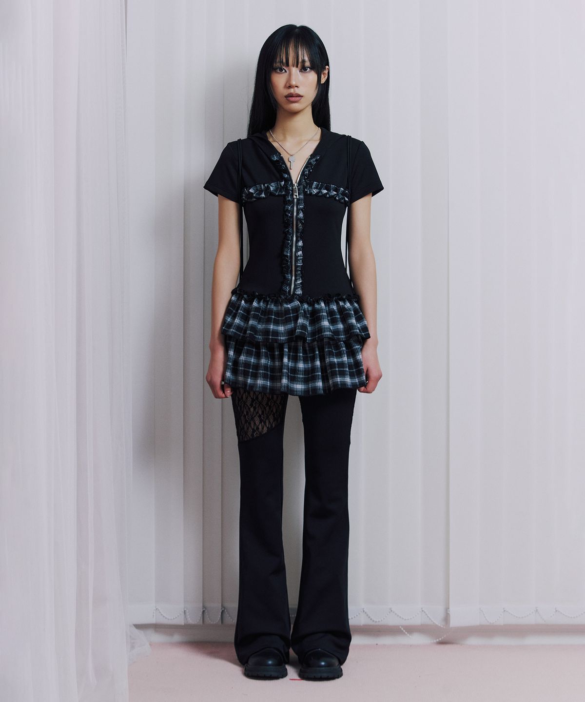 일리오(ILLIO) Black ruffle cross dress