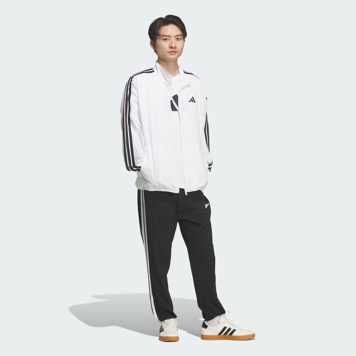 아디다스(ADIDAS) 3-스트라이프 레귤러 핏 라이트 우븐 트랙 탑 KR8909