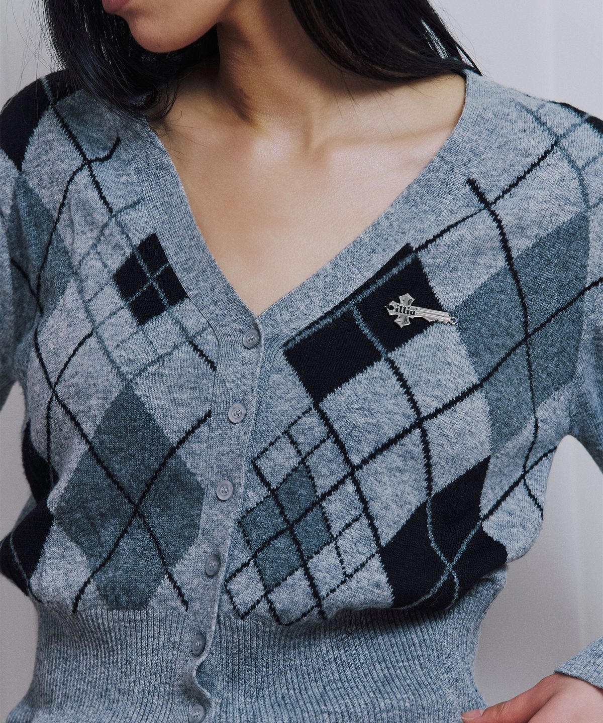 일리오(ILLIO) Gray argyle cardigan