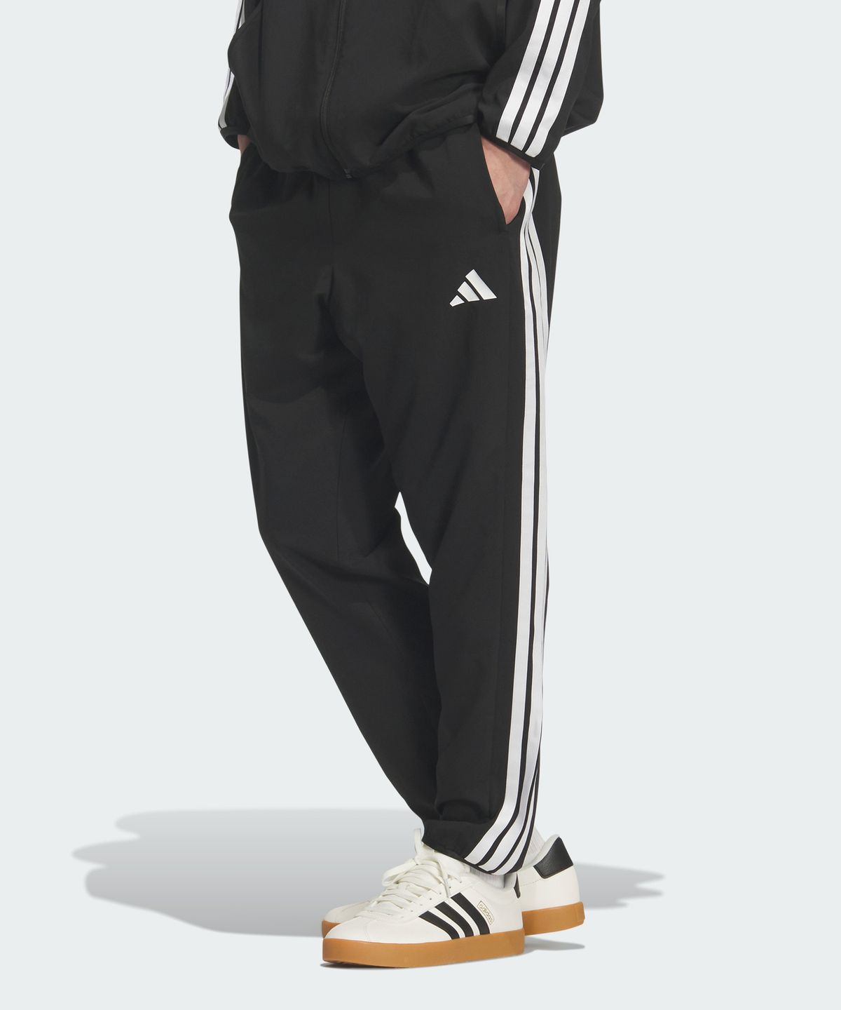 아디다스(ADIDAS) 3-스트라이프 루즈 핏 라이트 우븐 트랙 팬츠 KR8910