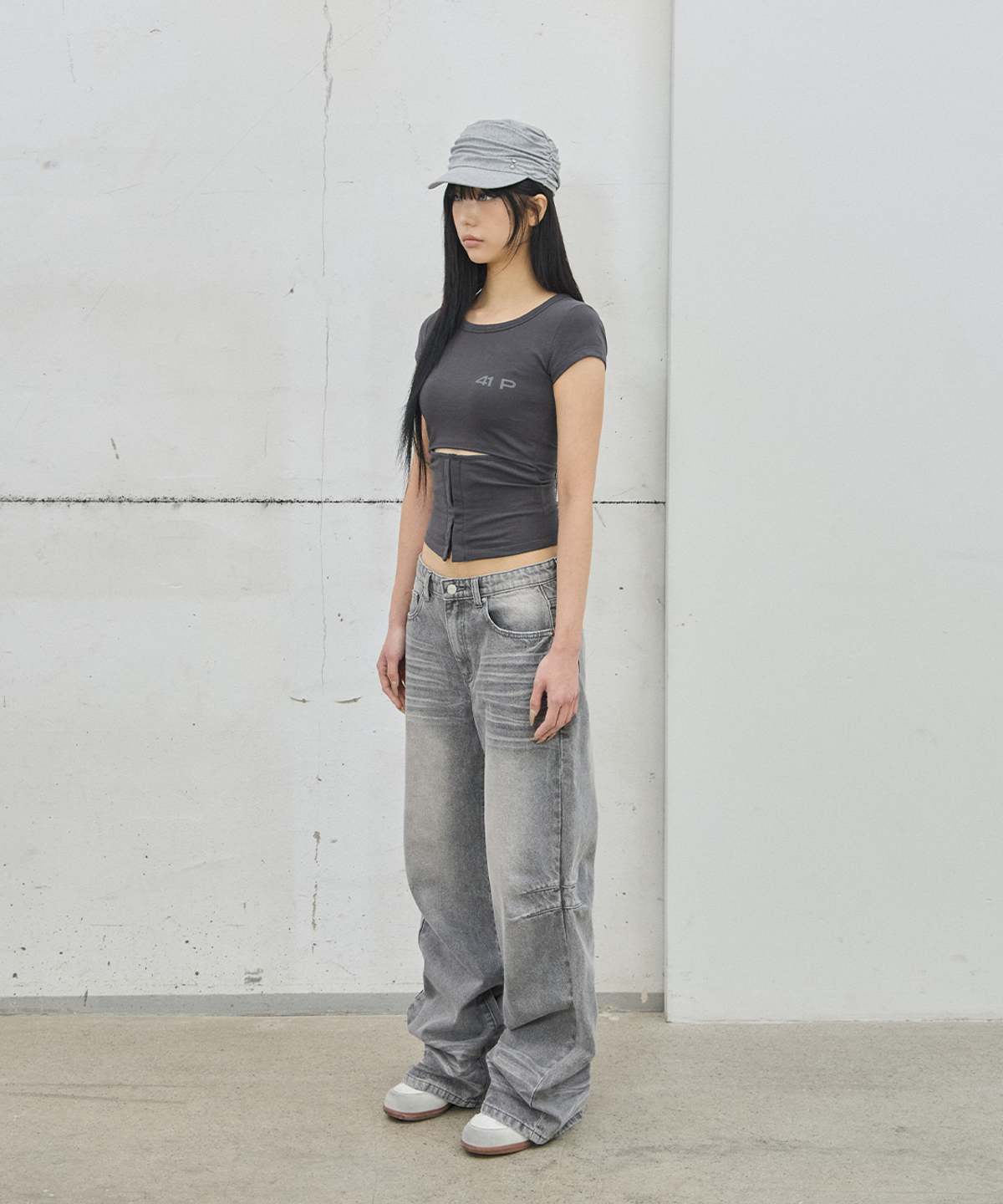 사일프레이(41PRAY) Hooked Cutout Short Sleeve Top / Charcoal