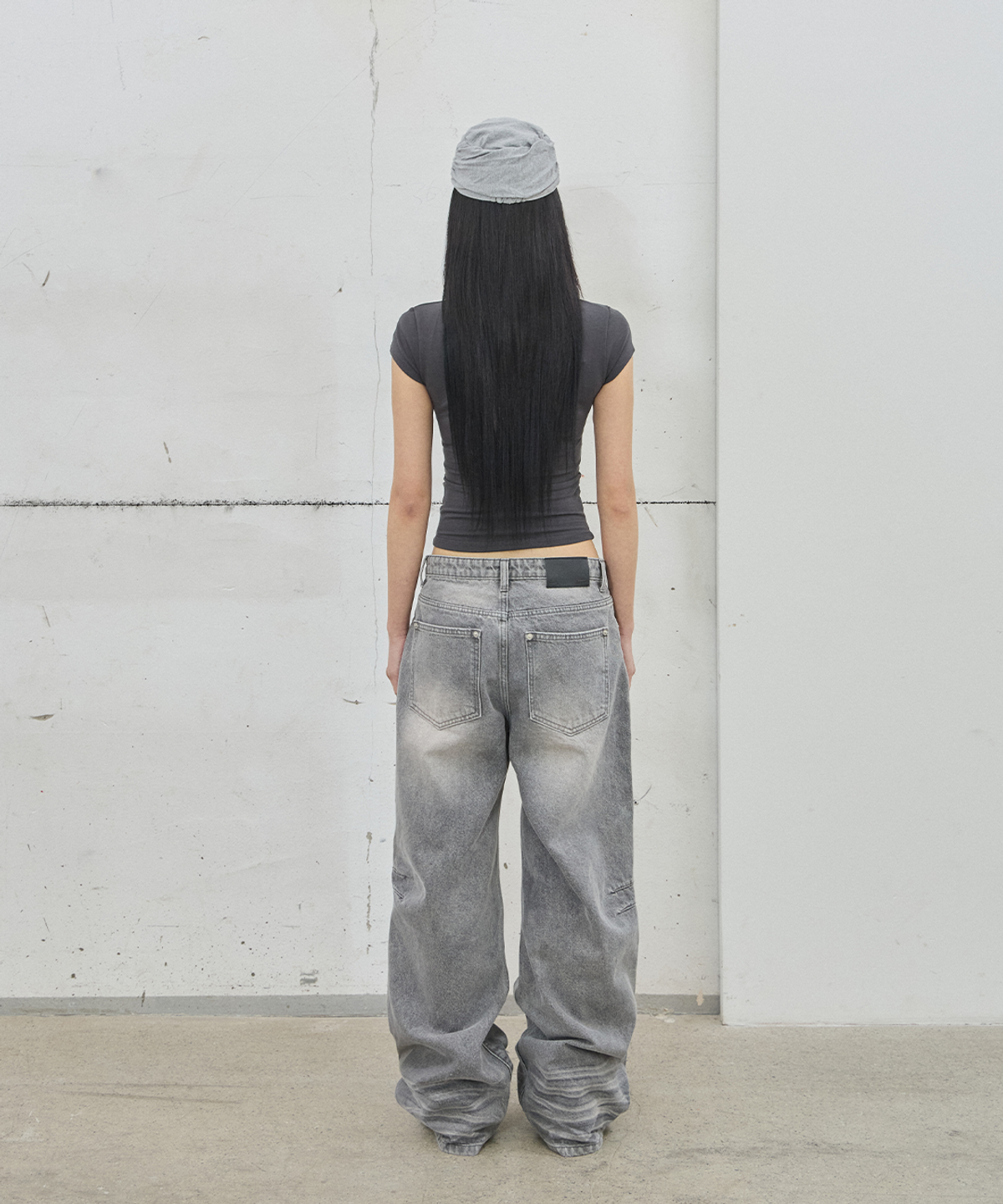 사일프레이(41PRAY) Hooked Cutout Short Sleeve Top / Charcoal