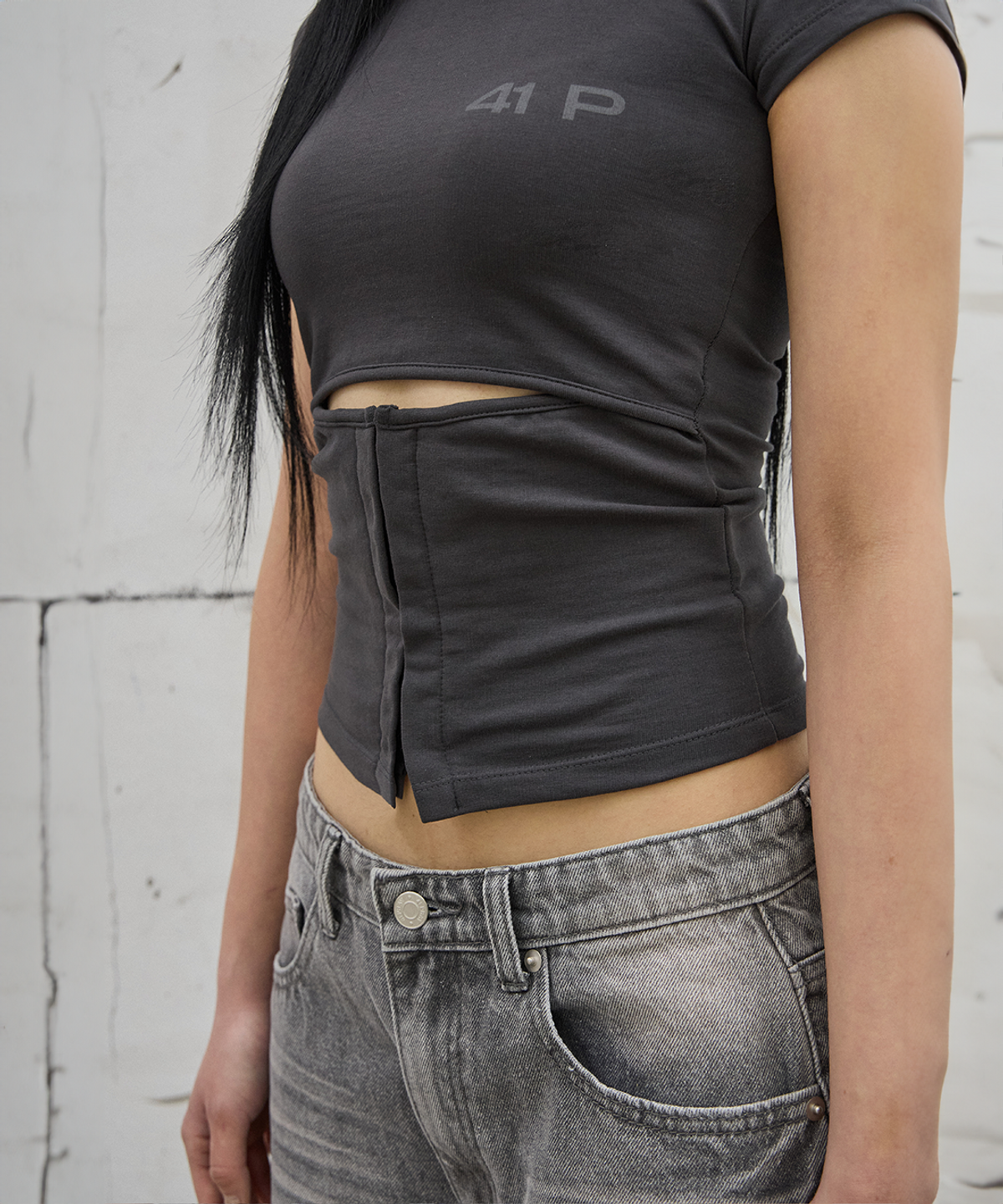 사일프레이(41PRAY) Hooked Cutout Short Sleeve Top / Charcoal