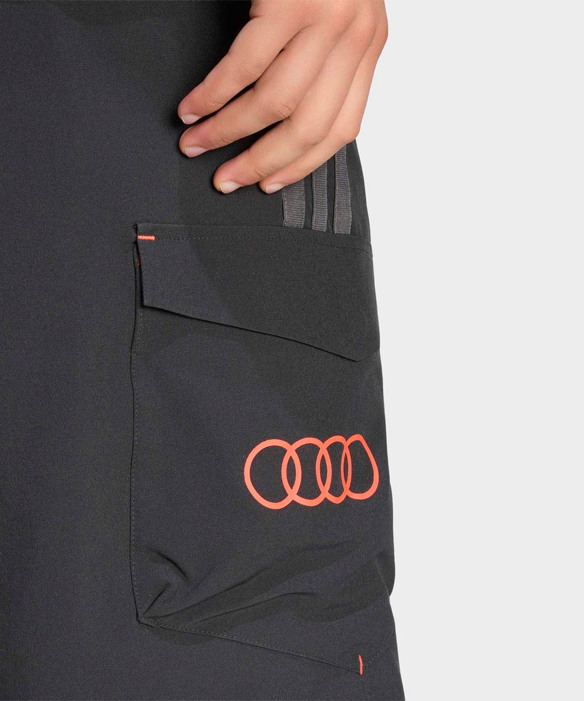 아디다스(ADIDAS) 아우디 F1 팀 메카닉 쇼츠 - 블랙 / KE8956