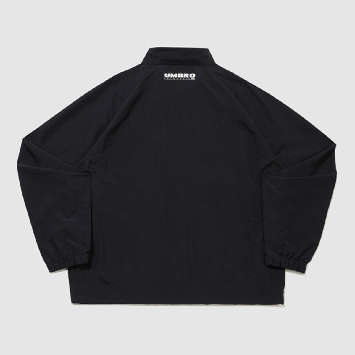 엄브로(UMBRO) 클래식 스탠넥 웜업 바람막이 자켓 블랙 UR121CJK31